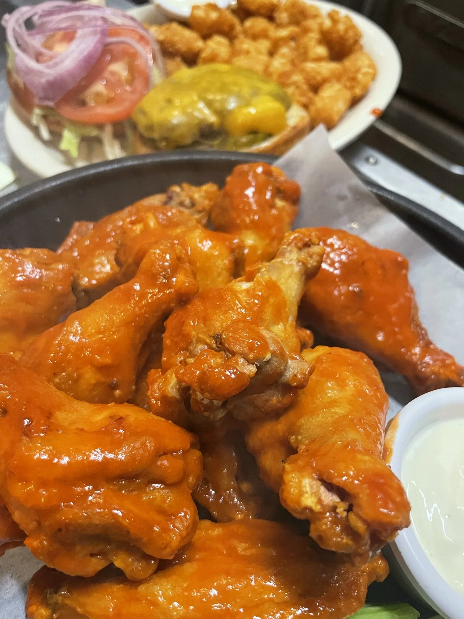 Cloverleaf Sports Bar & Grill Chicken Wings3.jpeg