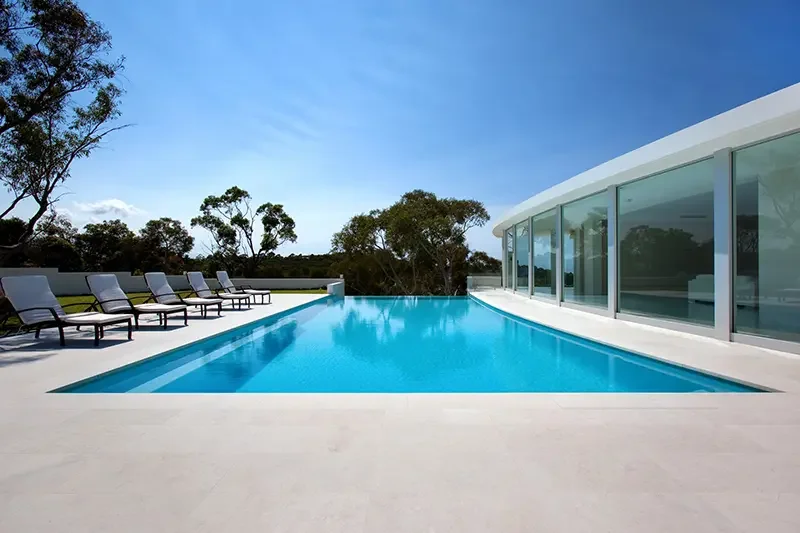 Elanora_White_K_800px.webp