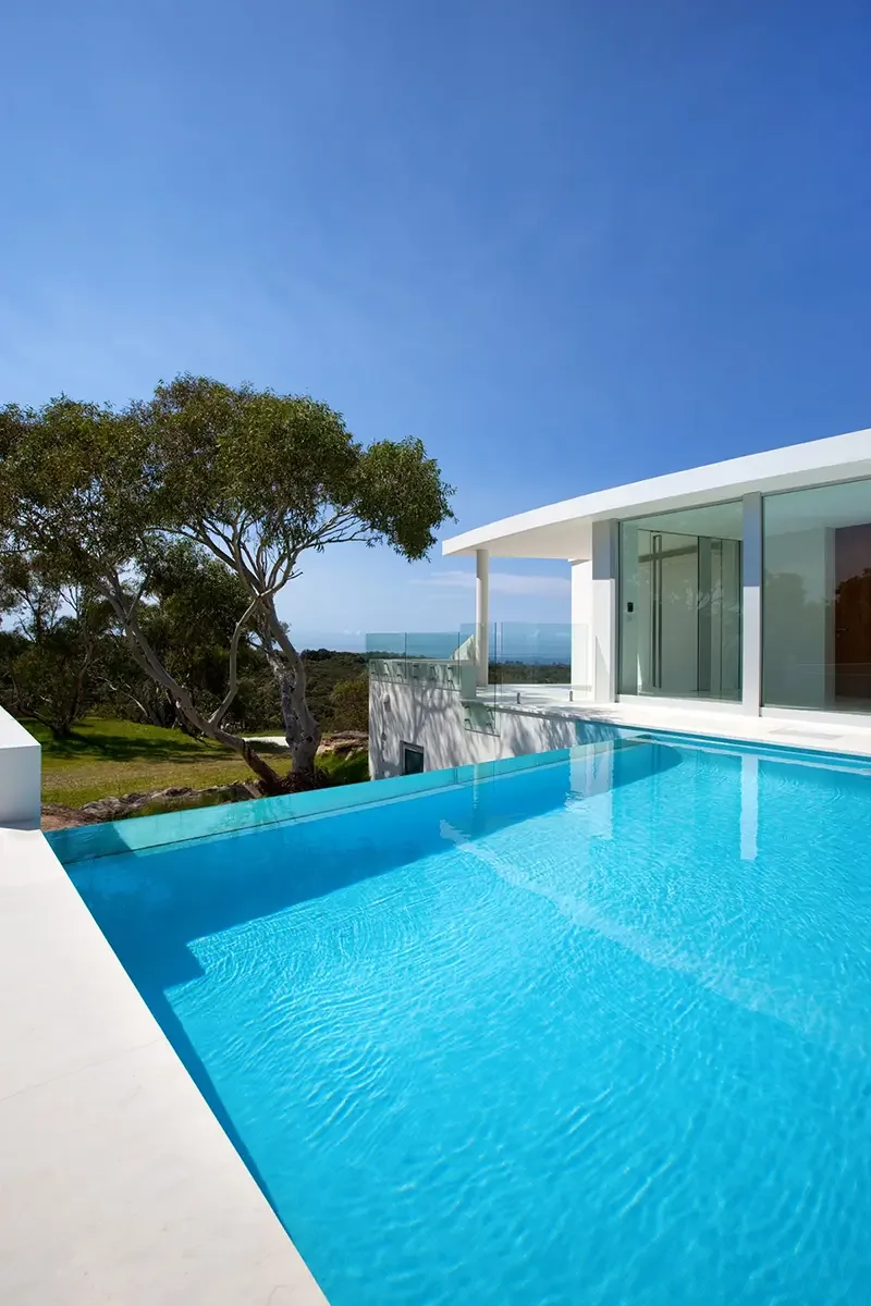 Elanora_White_L_800px.webp