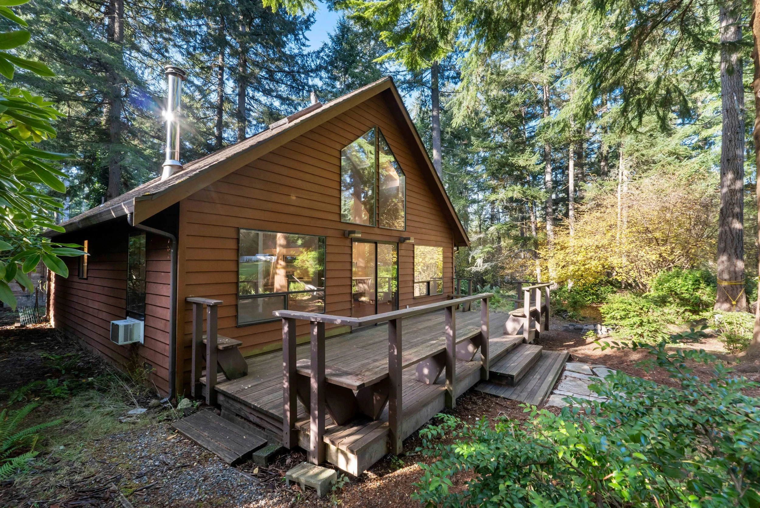 SOLD! - 10805 Pioneer Drive Anderson Island, WA 98303 | 429K | 3 Bedroom | 1 Bath | 1,248 Sqft
Cabin on the Course! ⛳️ Rare Opportunity to buy an affordable updated home on the Anderson Island Riviera Golf Course! This house features new white shake