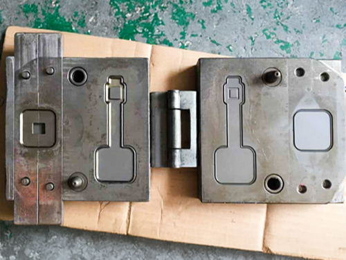 Precision injection mold tooling with multiple cavities for plastic part manufacturing