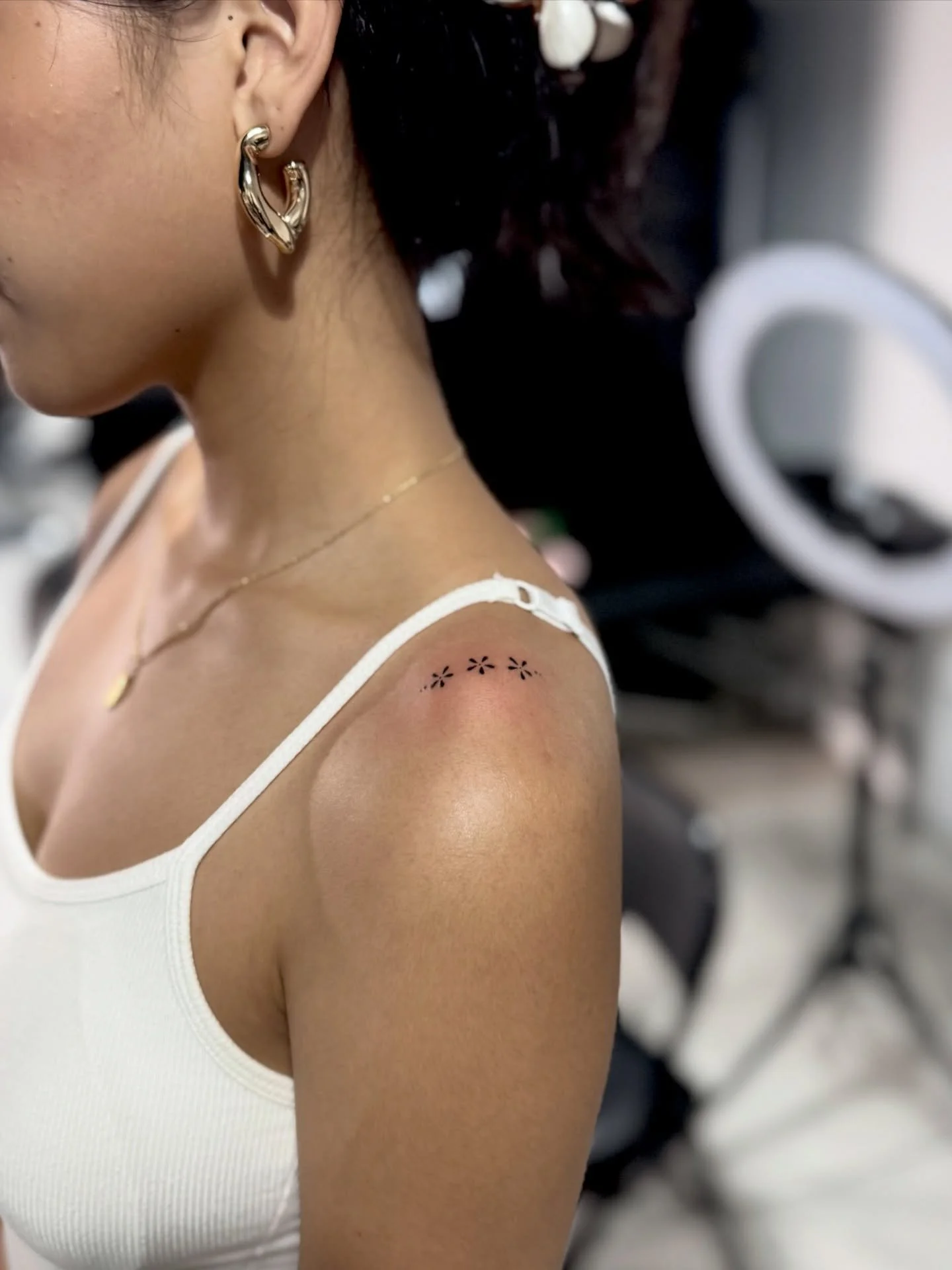 custom flower pattern from my last flash ♡

thank you for trusting me!

ask for Nine when you come into the shop.

booking for December &amp; January

link in bio to book. 

cash preferred.
deposit required.

see you soon ♡

#671
#guamartist
#guamtat