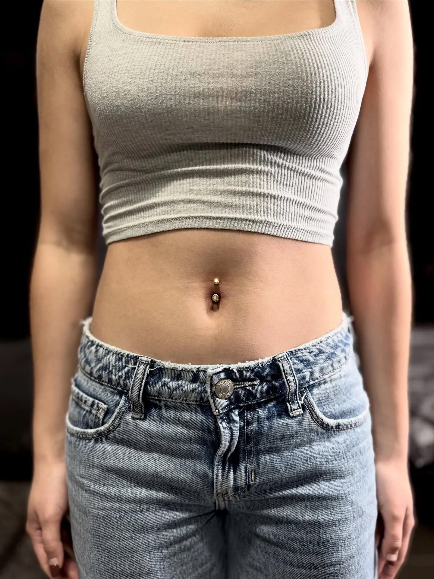navel ♡
silver with iridescent jewel, jewelry upgrade.

ask for Nine when you come into the shop.

GUAM booking for December.

appointments upon availability. 

cash preferred
card accepted

link in bio to book. 

#navel
#piercing
#bellypiercing
#bod