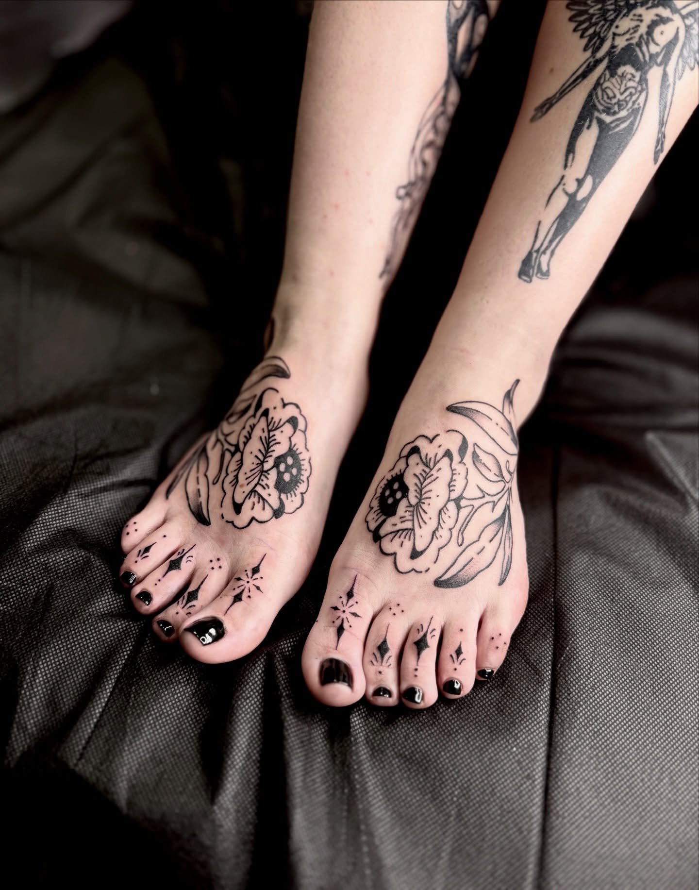 toes &amp; feet combo ♡

thank you for trusting me!

ask for Nine when you come into the shop.

booking for February.

link in bio to book. 

cash preferred.
deposit required.

see you soon ♡

#671
#guamartist
#guamtattoo
#guampiercer
#guamtattoos
#g