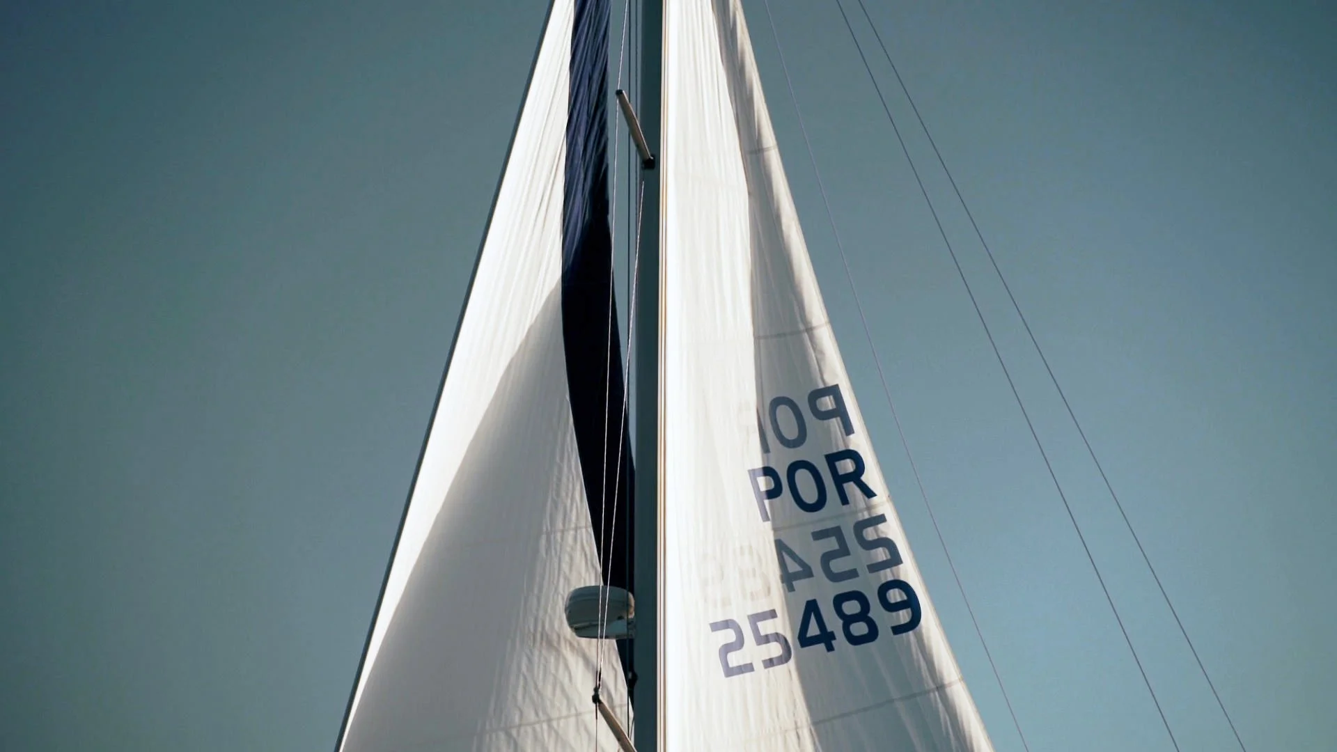 Cauny watches campaign in a sailboat by Arrábida