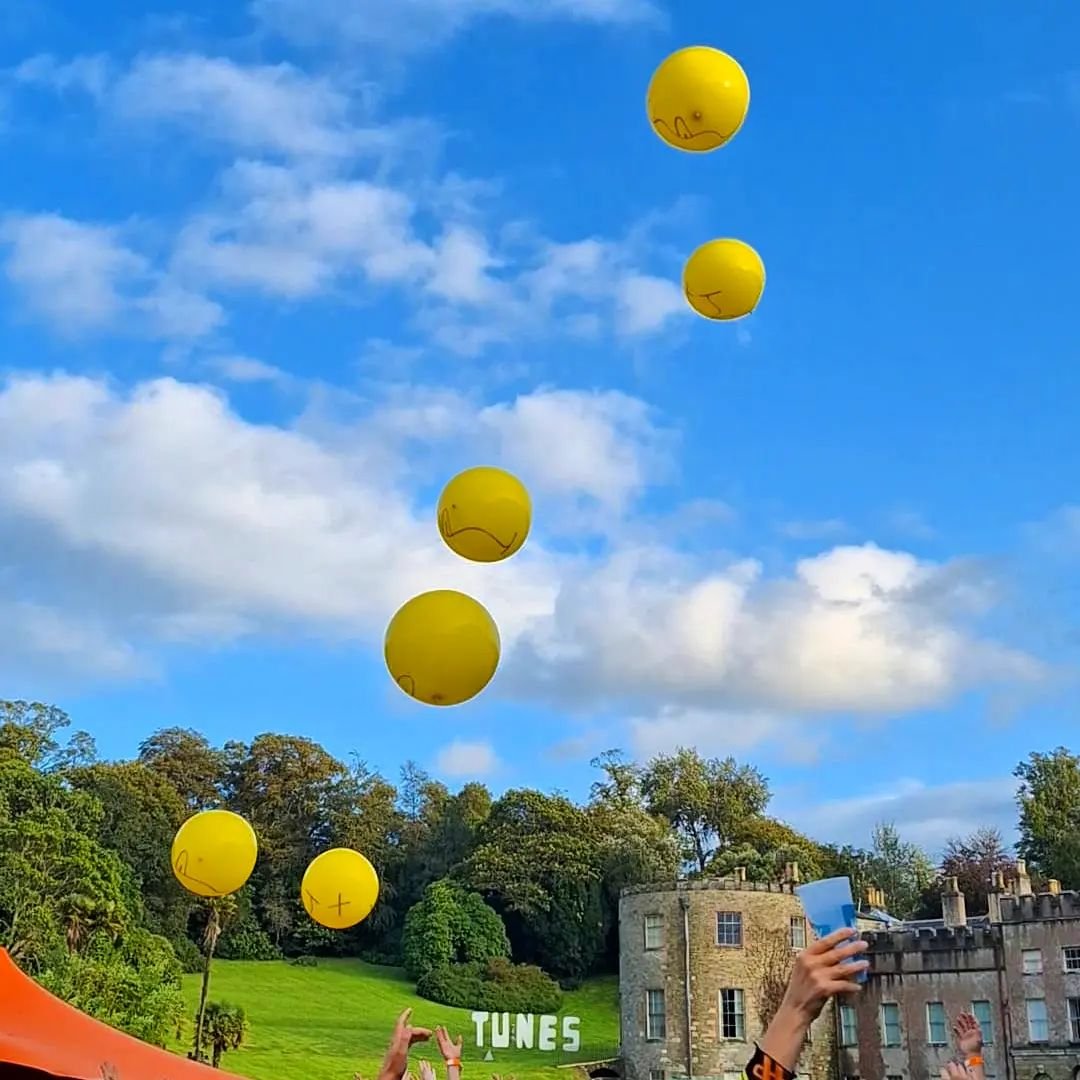 We're ready for a Wild time...🎪🎡🎊💃🍹
&bull;
Day two of @the_wild_gardens_of_port_eliot 
&bull;
And we're looking forward to catching up with some of our Huddle crew for some festival fun in the sun (please, no more rain!)
&bull;
Holler back ⬇️ if