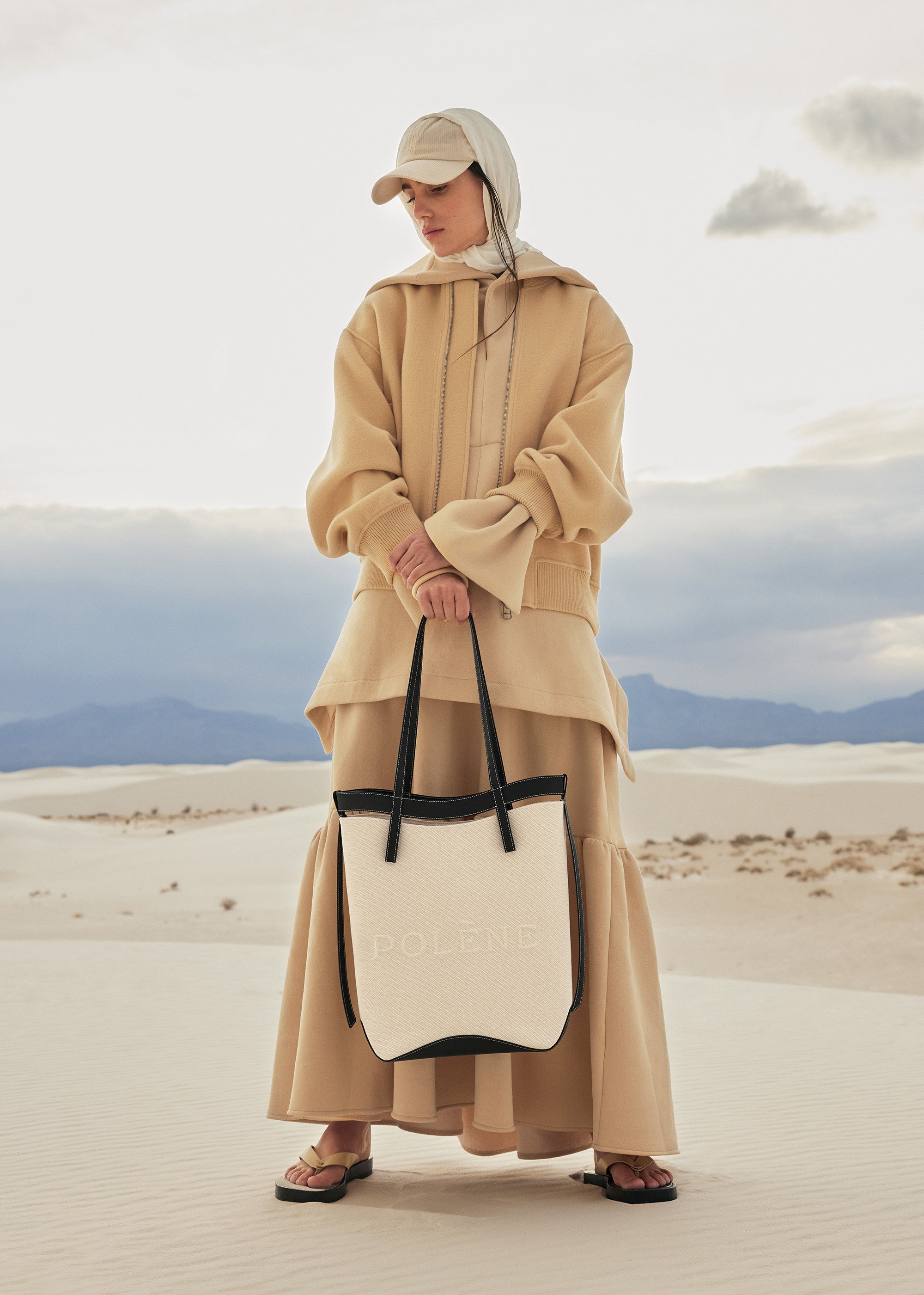 WHITE_SANDS_TOTE_TELA_NOIR_076 2000x2800px.jpg