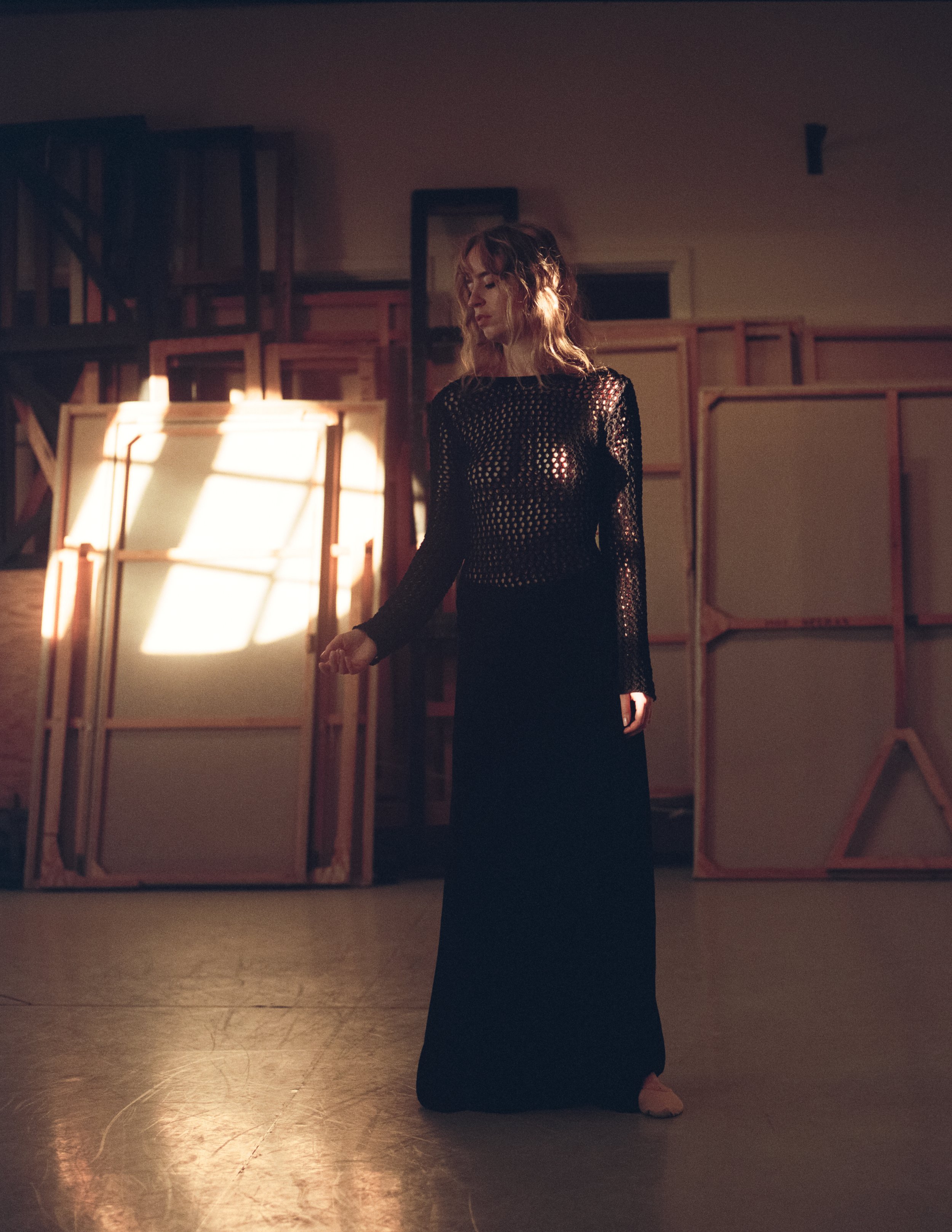 C2_Stage_to_studio_0015_Camille_Look 2_Roll01 P800_09.jpg
