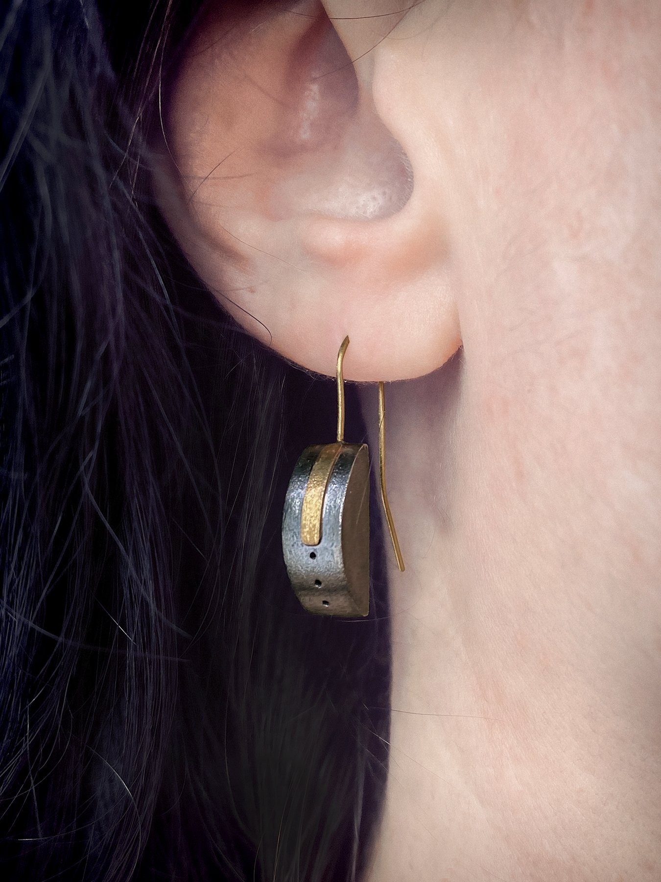 Wide Ear Units on.jpg
