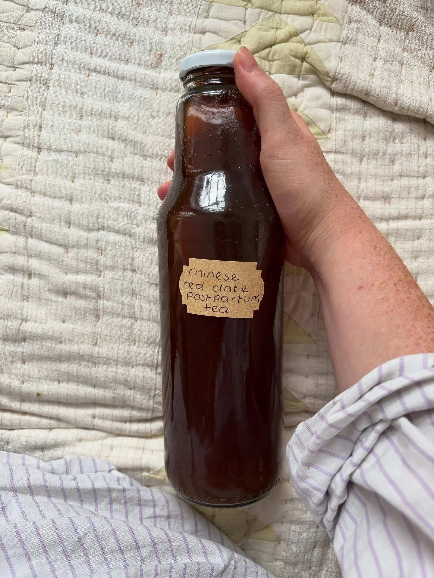 Fleshy brewed Chinese postpartum tea, made with red dates (hongzao), is a delicious and nourishing tea for postpartum. 

In traditional Chinese medicine, red dates are believed to help restore a birthing parent&rsquo;s energy and blood after birth. T