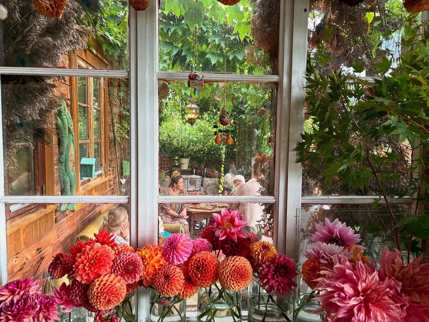Day 1 with @evarosebirth and my doula and birth photographer sisters. Today we focused on self care and connecting with each other. Can&rsquo;t wait for the days to come. 

Thank you @hildegunnostigard for hosting us at your wonderful house and garde