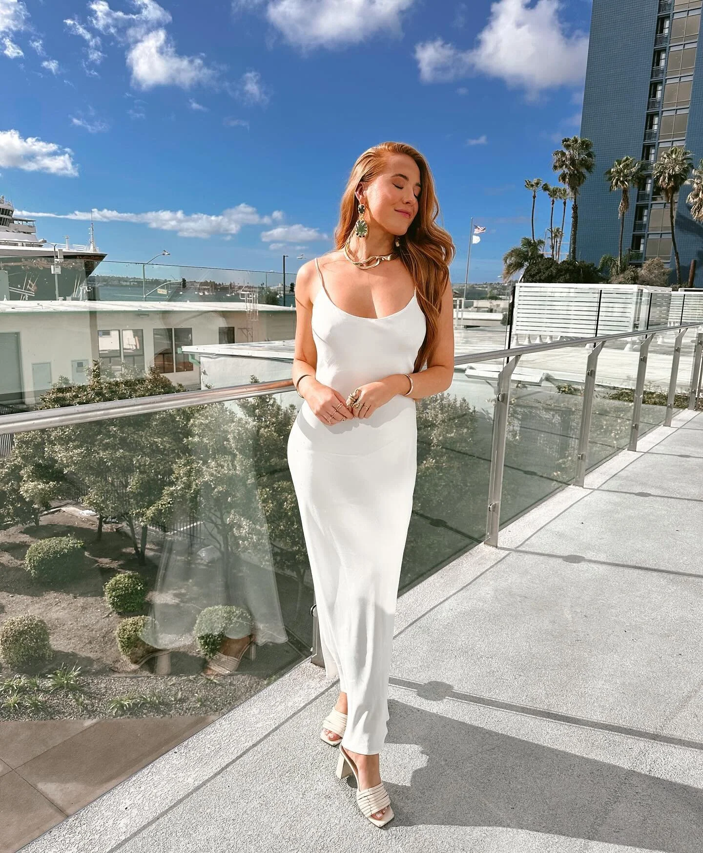 @christinathechannel Live Oracle Experience, personal activations pt. 1:

✨Evolution. What does this word mean to you?

✨For me, it is EVOLVING WITH myself. Not against myself. It&rsquo;s letting old parts of me shed, while other golden parts stay as