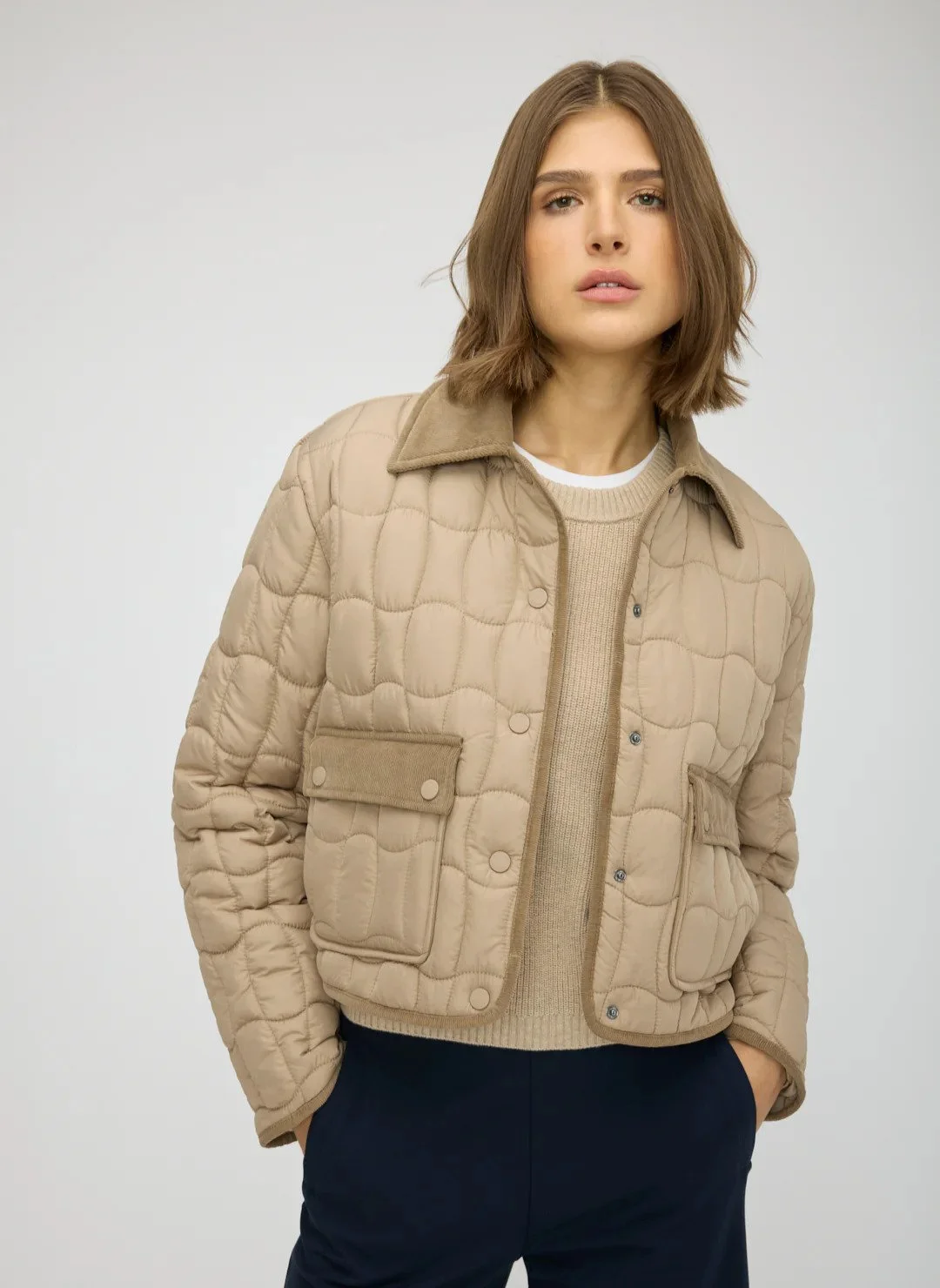 KWO10081IvyRecycledQuiltedCroppedJacket-LightTaupe_006.jpg