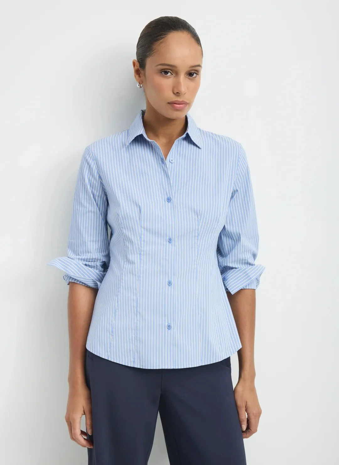 KWT10579CELINACOOLINGCOTTONFITTEDBUTTONDOWNWedgewoodStripe_083.jpg