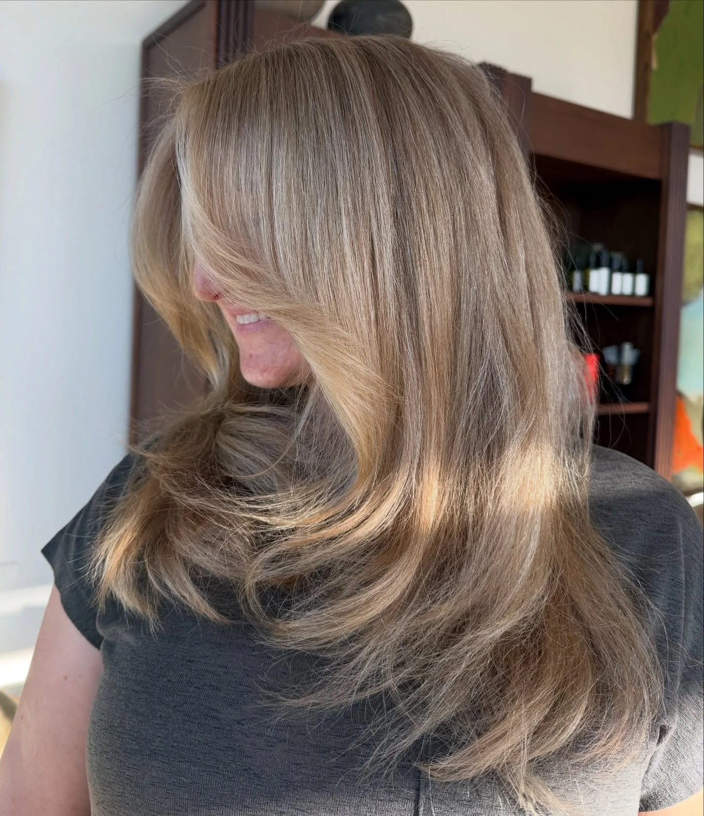 Seamless dimension, soft movement, and shine that speaks for itself. 

Color, as always @aretepro 
Root 7.31 7.03 8.81 
Ends 9.31 10.1 ❤️&zwj;🔥