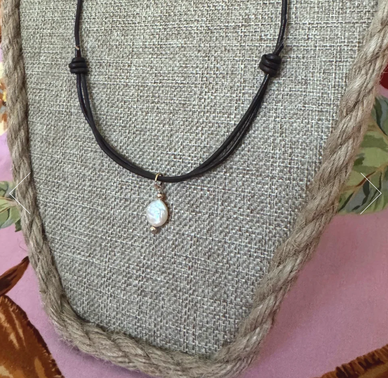 Sweetpea.pearl.coin.necklace.2.png