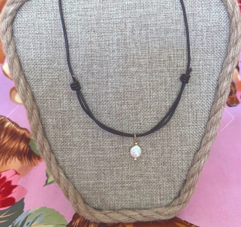 Sweetpea.pearl.coin.necklace.1.png