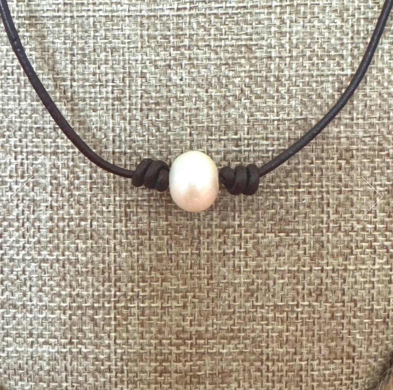 Sweetpea.pearl.necklace.2.png