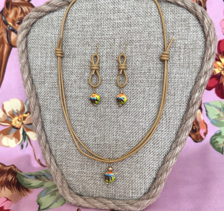 Stormy.gold.necklace.3.png
