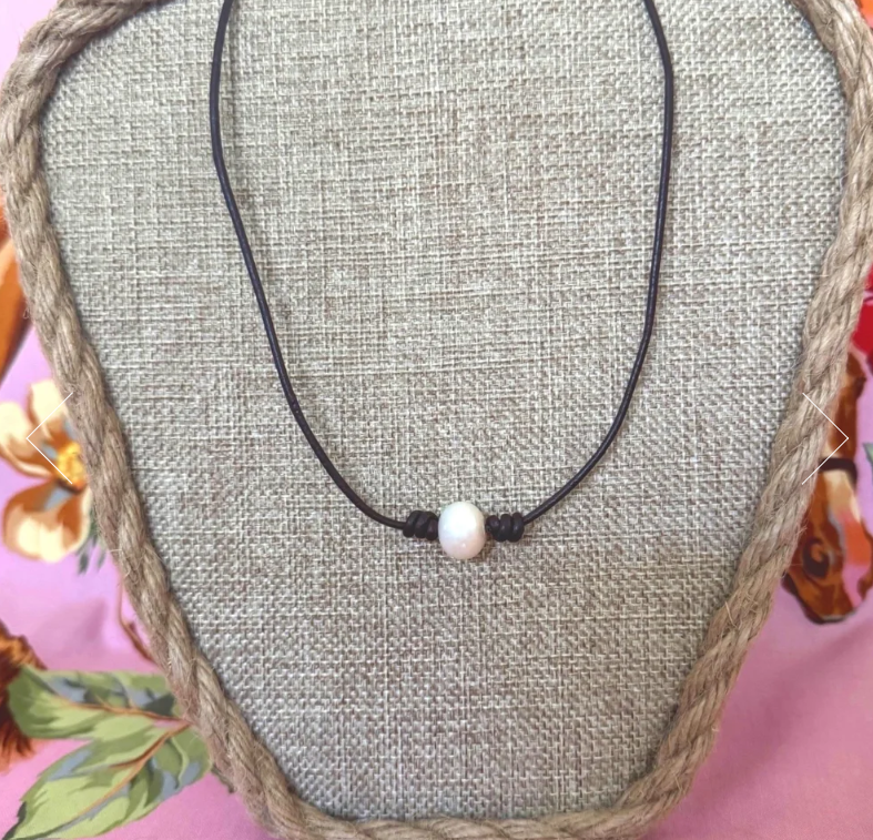 Sweetpea.pearl.necklace.1.png