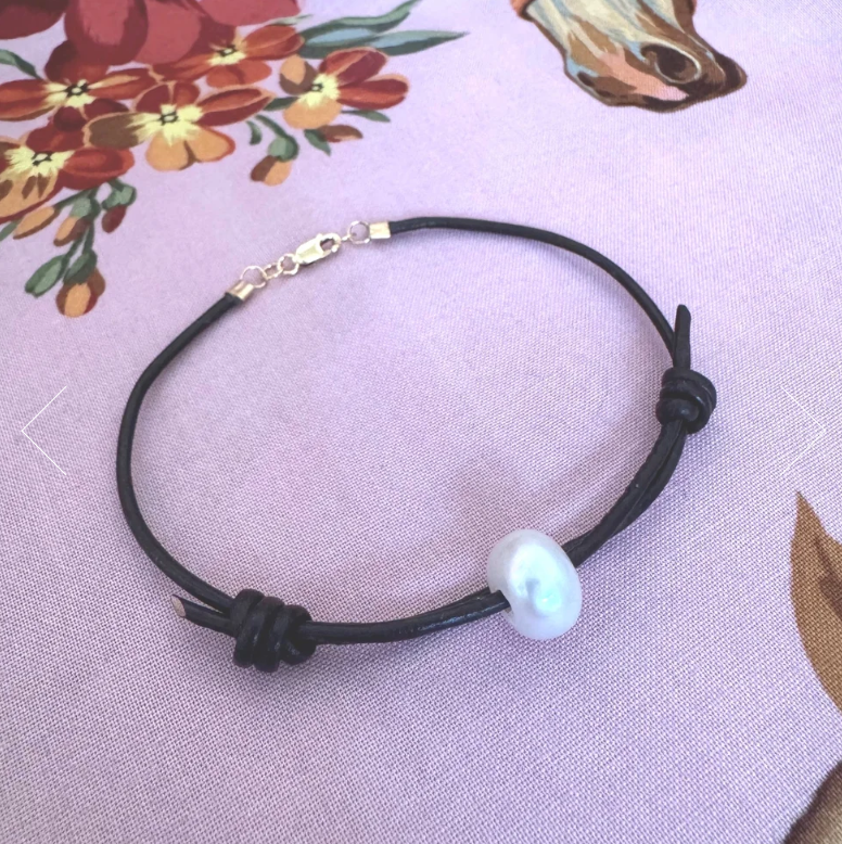 Sweetpea.pearl.bracelet.1.png