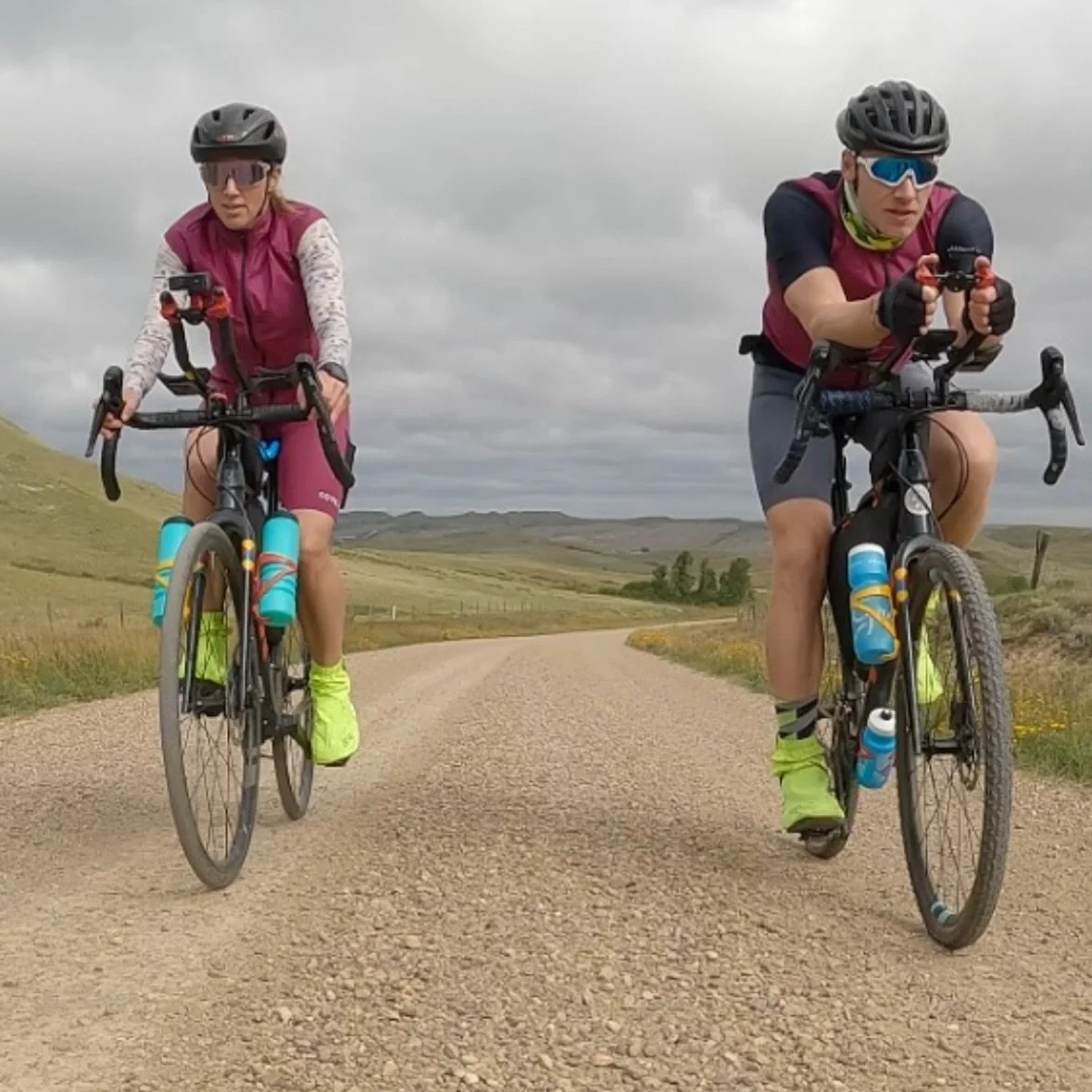 Remembering the grasslands ride 
1300 km of hard gravel, endless skies, amazing encounters and some interesting tire choices 🫠

#GrasslandsRide #EndlessSkies #BikeAdventure #LongDistanceCycling #CyclingLife #RideMemories #Type2Fun #Bikepacking #Adve