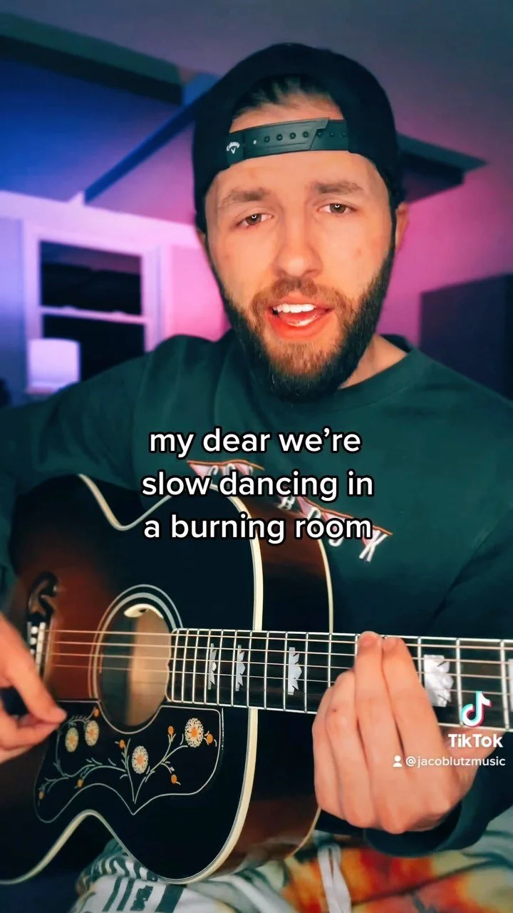 @johnmayer when you’ve been listening to a song for this many years it comes out different every time you sing it.. still as 🔥 as the first day I heard it. #feelslikethefirsttime #slowdancinginaburningroom #johnmayer