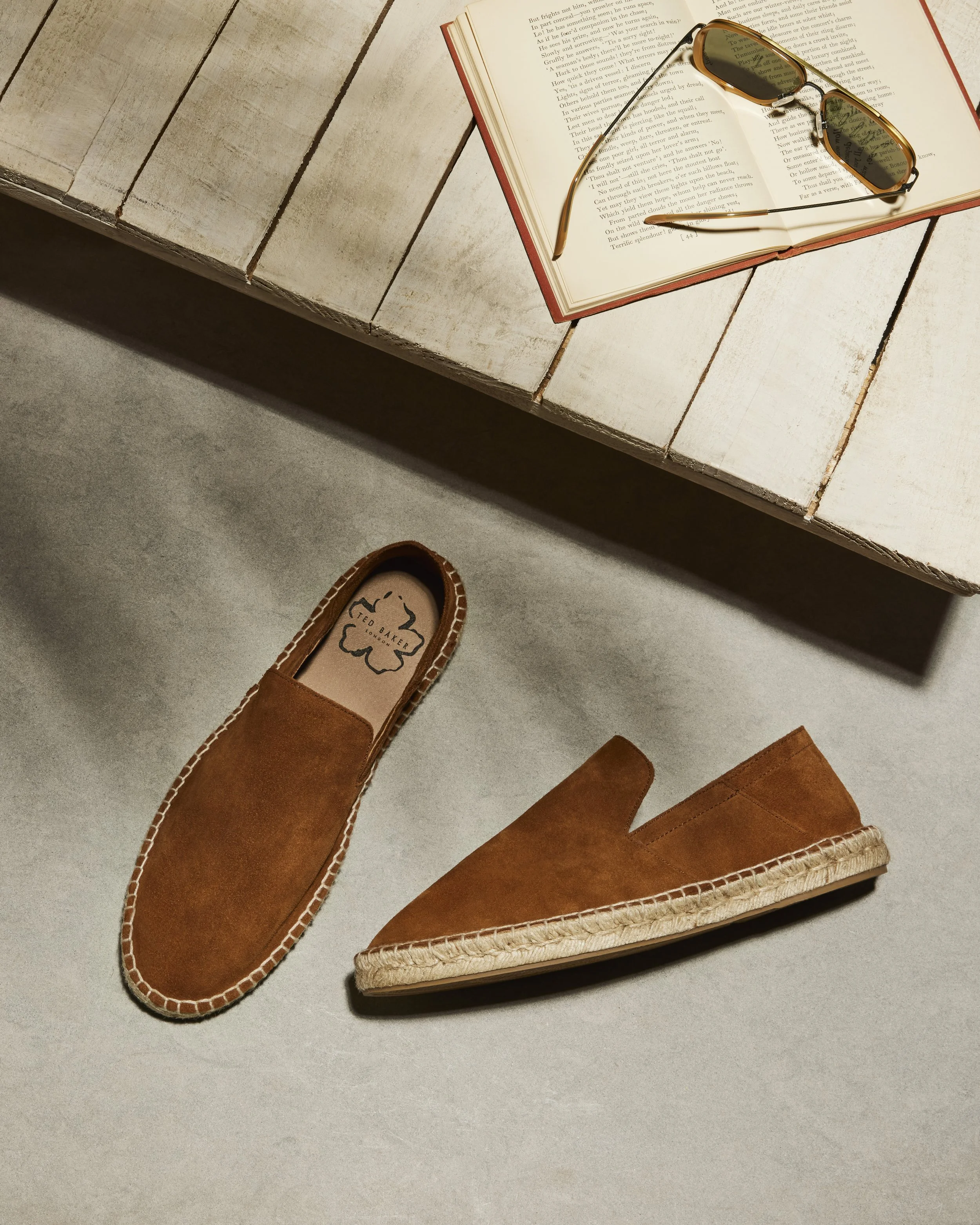 SS22 HOLIDAY SHOP WK093717.jpg