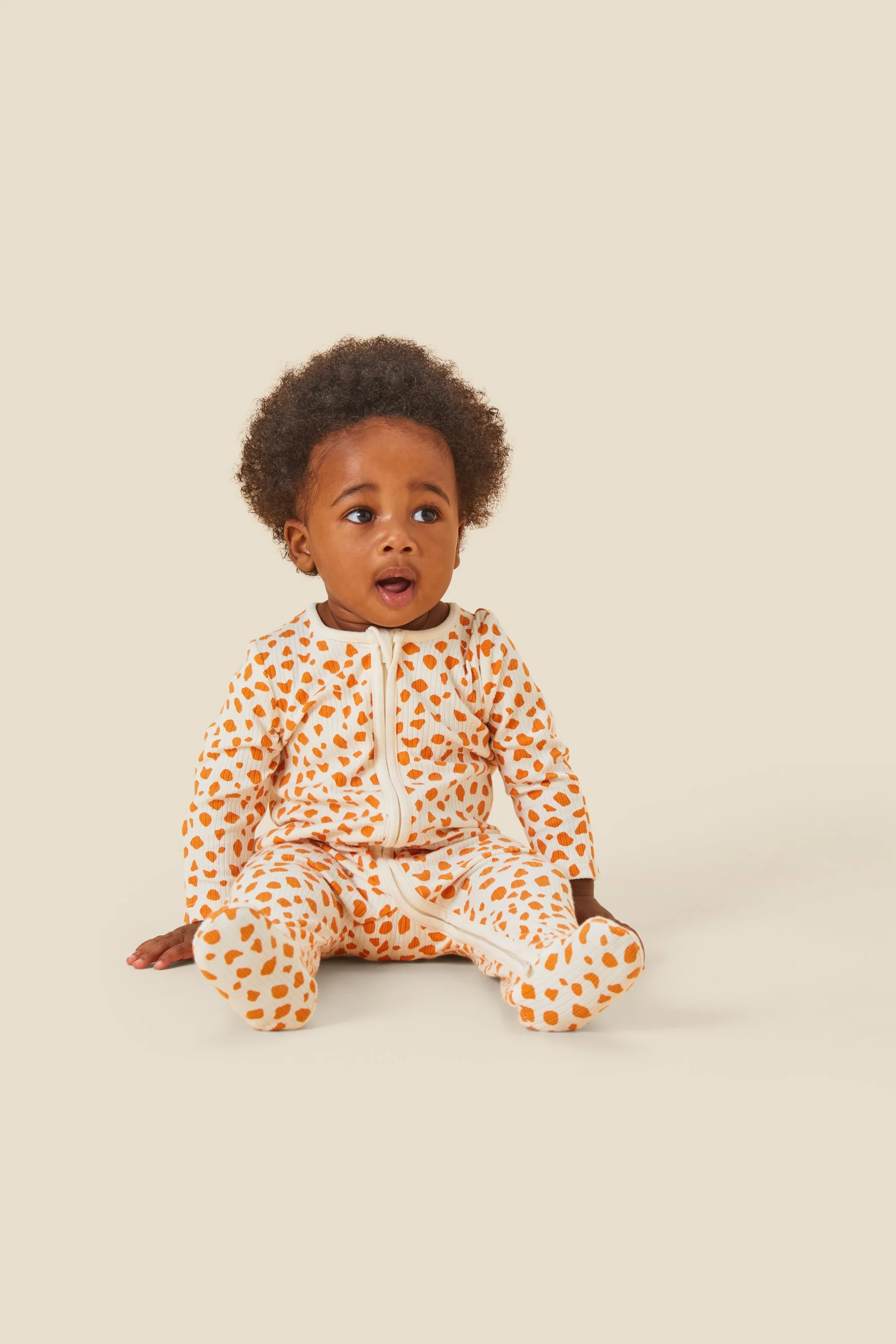 LE282GI_Giraffe Spot Ribbed Clever Zip Sleepsuit_1393.jpg