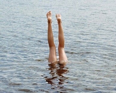 Happy Sunday fun day! It&rsquo;s beginning to feel a lot like summer here in Nashville. Right now I&rsquo;m wishing for any body of water to be cooling off in. 

Untitled (handstand) from Hold Me Tight 

#uncannyart #fineartphotography #contemporaryp