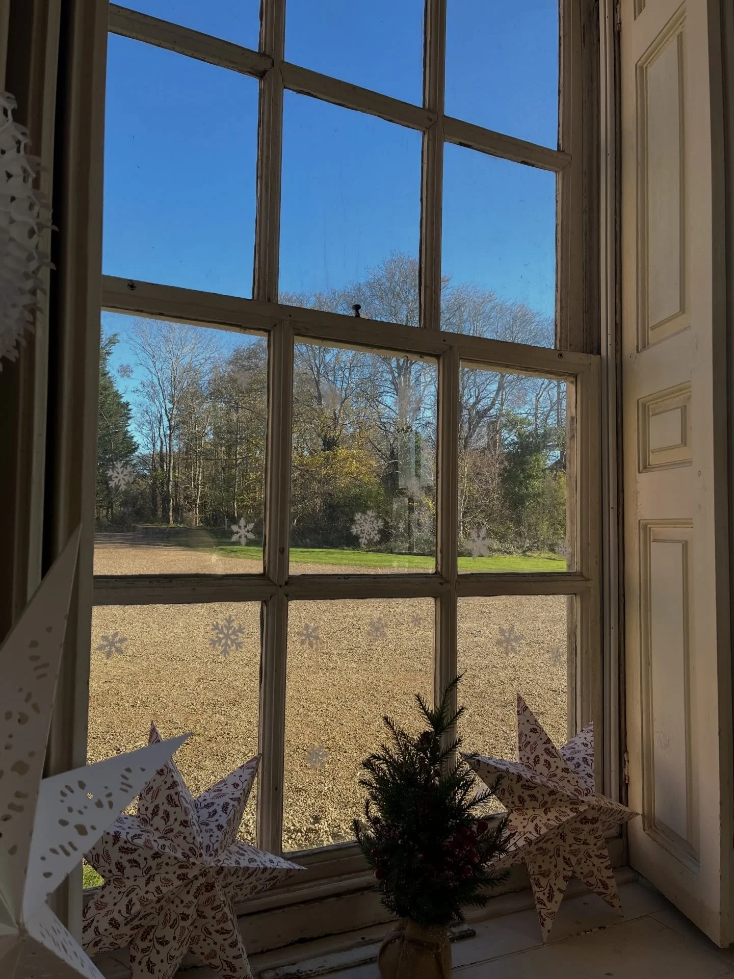 Crisp air and the bluest sky brought added magic to the Nutcracker Christmas open day @westhorsleyplace yesterday.❄️

With fires roaring, halls decked, wine mulling, and Clara tip-toeing up and down the sweeping staircase (thanks to beautiful immersi