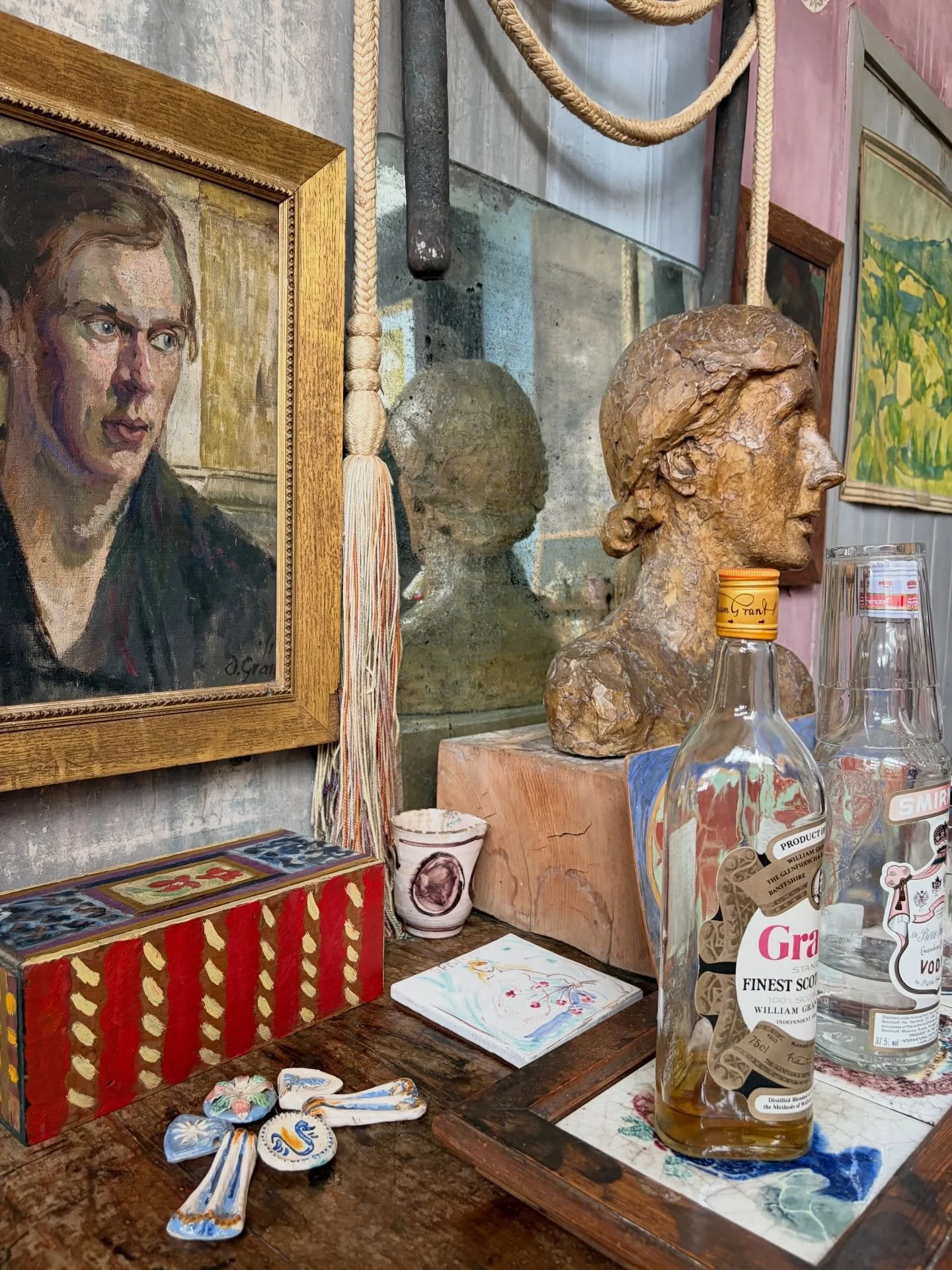 A few snatches of fabulousness from my visit to Charleston Farmhouse today with @sampaynephotography. One of my favourite places with one of my favourite people 😍

We toured the house, saw the exhibition of amazing Roger Fry paintings (such a range 