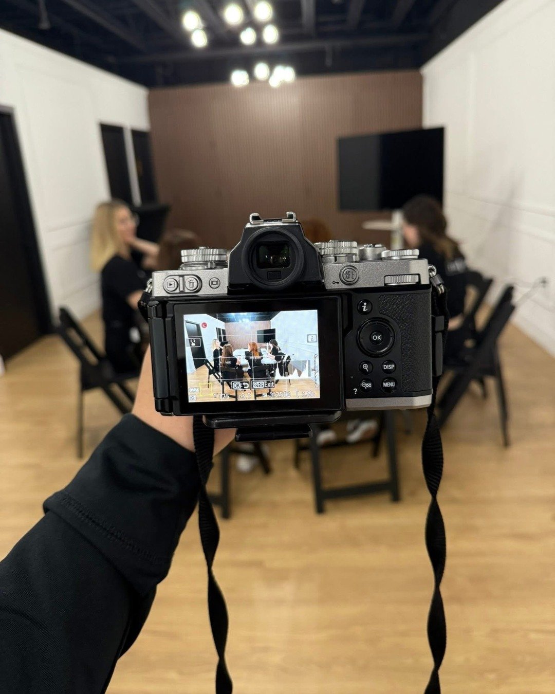 Photography isn&rsquo;t just about how it looks.
It&rsquo;s about how it feels and what it says without words.

That&rsquo;s always been my favorite part.

𝐼𝑓 𝑡ℎ𝑎𝑡 𝑟𝑒𝑠𝑜𝑛𝑎𝑡𝑒𝑠, 𝑦𝑜𝑢&rsquo;𝑟𝑒 𝑚𝑦 𝑝𝑒𝑜𝑝𝑙𝑒. ✨

#brandphotography #Vi