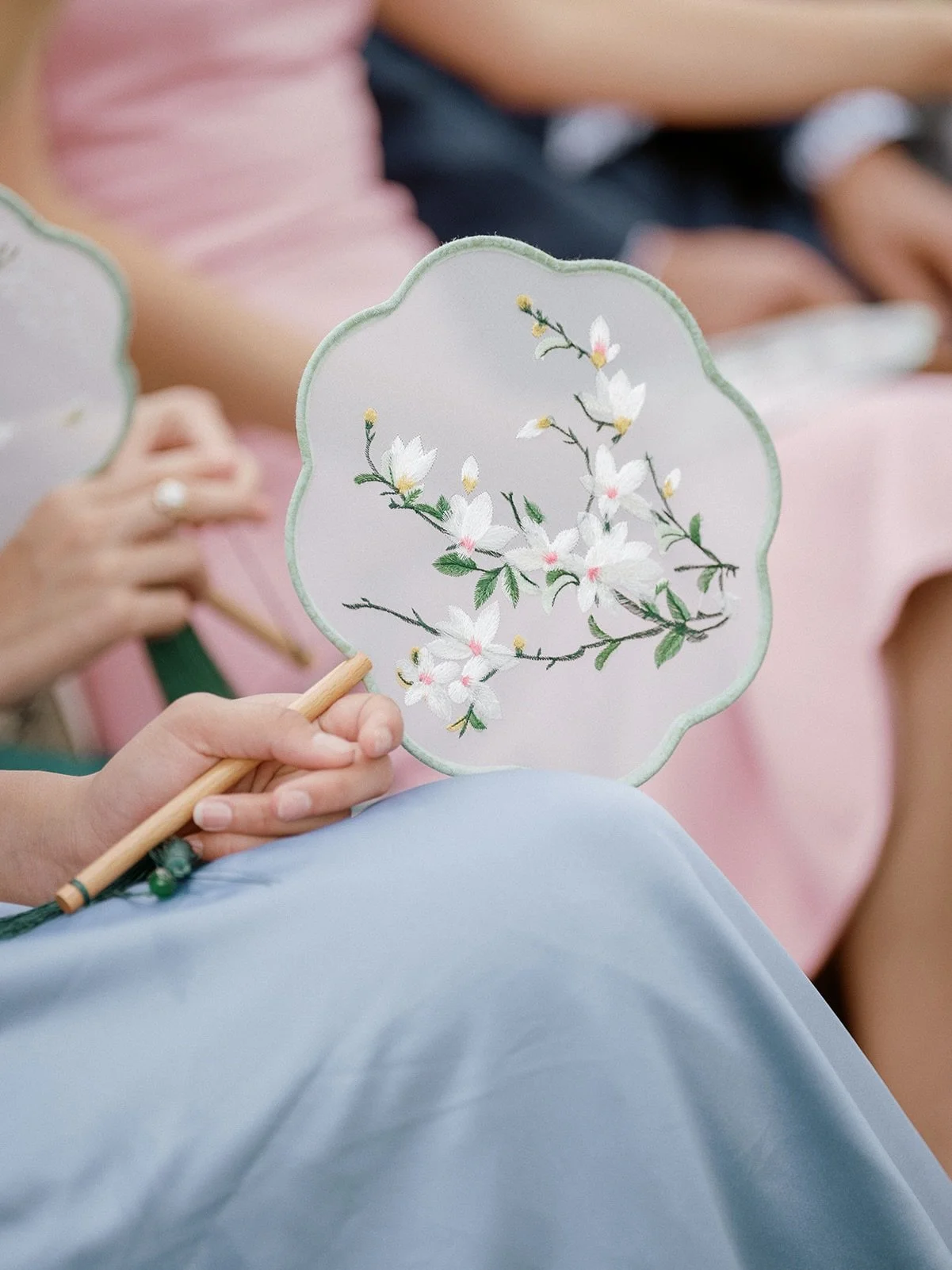 Summer wedding season is almost here ☀️🤍

One of our favorite warm-weather wedding touches? Ceremony fans that are both practical and beautiful. A thoughtful way to help guests stay cool while also doubling as the perfect keepsake from the day.

The