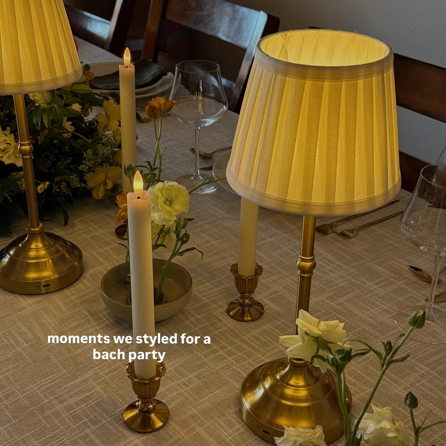 From table settings to champagne towers and everything in between &mdash; if you can dream it, we&rsquo;ll make it happen 🤍