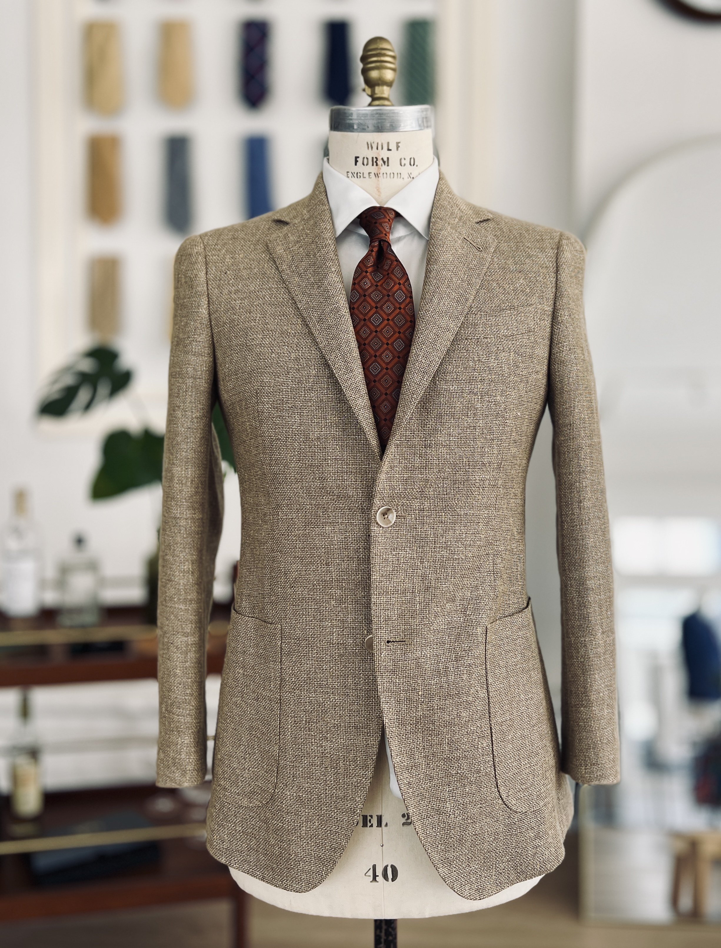 $650 (Original $2100) / 40 R / 42% linen 58% wool / Half lined / Light and Breezy