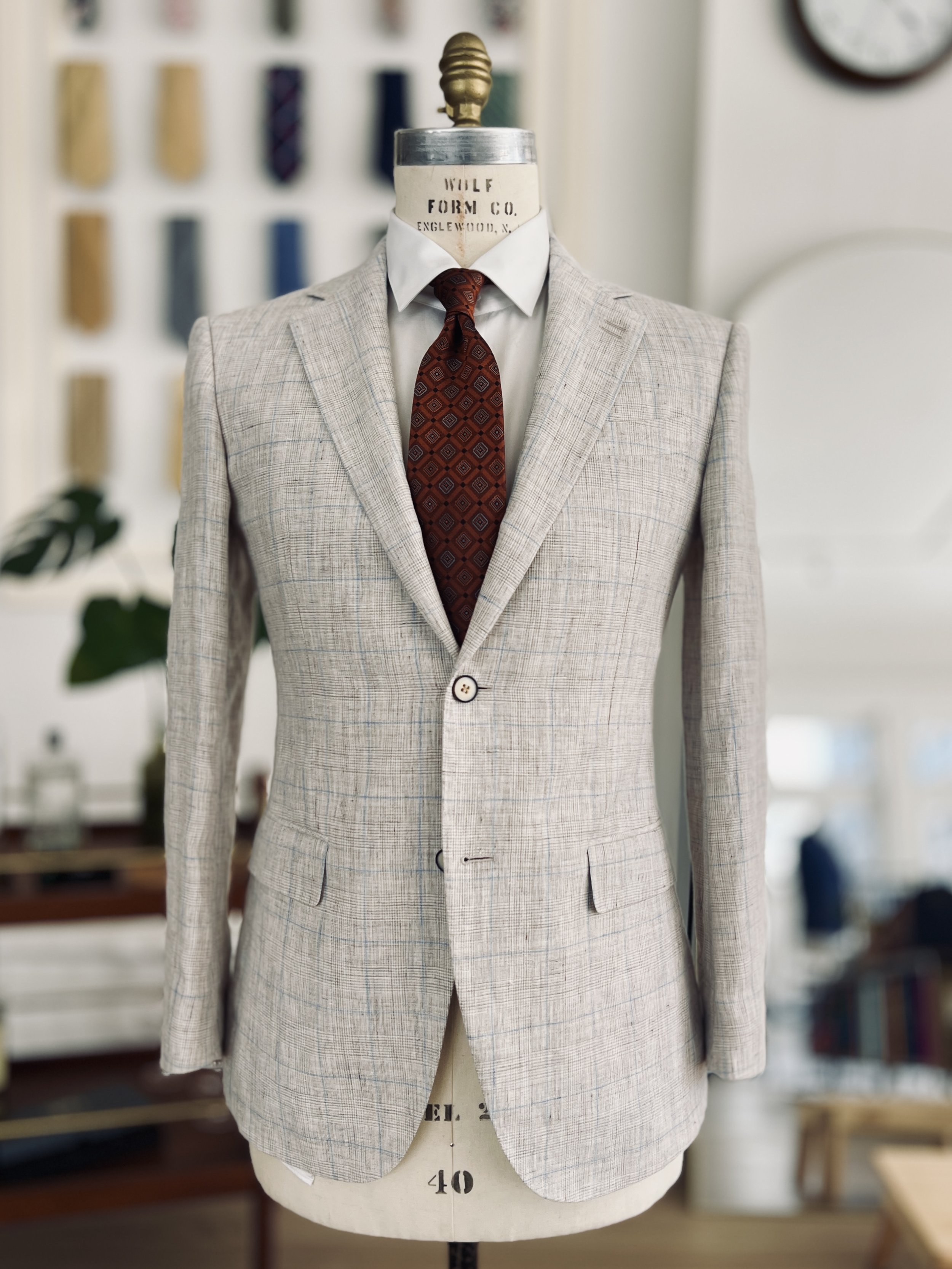 $650 (Original $2100) / 38 R / 70% linen 30% wool / Light and Breezy