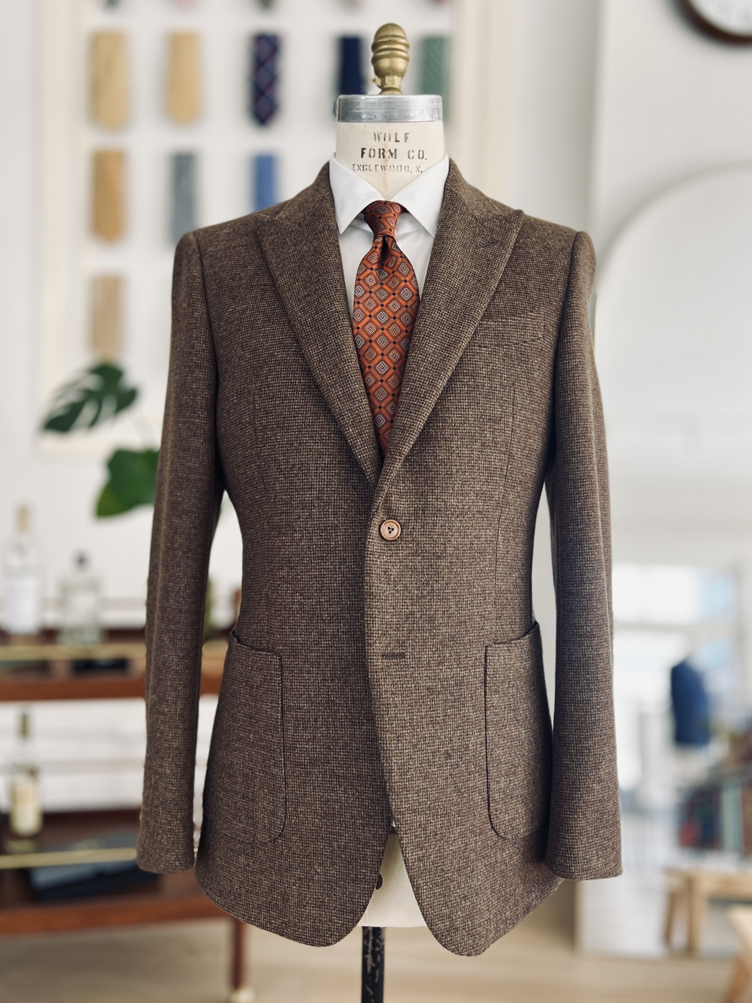 $650 (Original $2100) / 34 R / 100% Wool / Soft and Warm