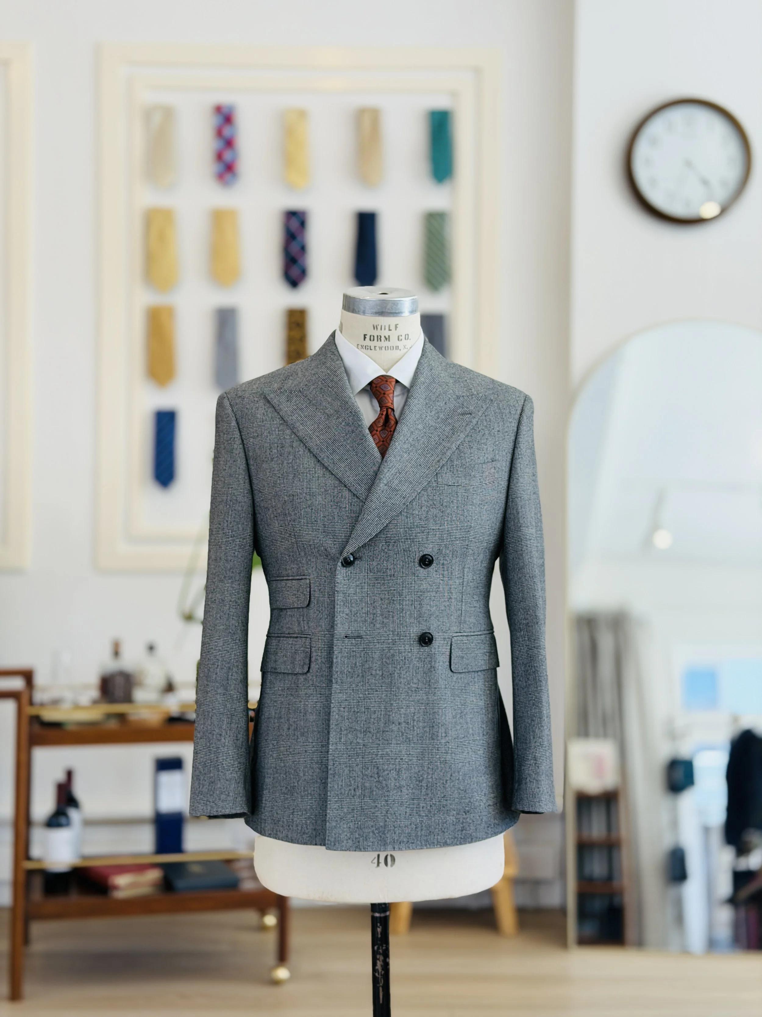 Available - $750 (Original $2,100) / Double Breast / 40S / 100% wool / Soft