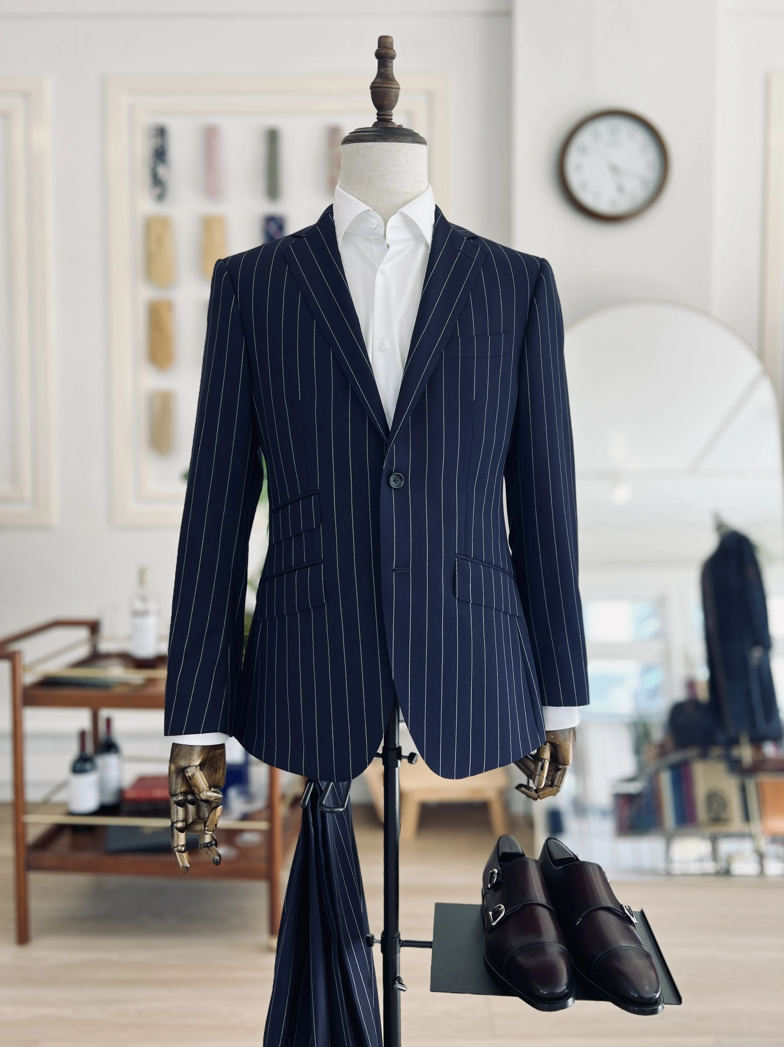 $840 (Original $2,800) Full Suit / 38 R / 100% Wool / Light