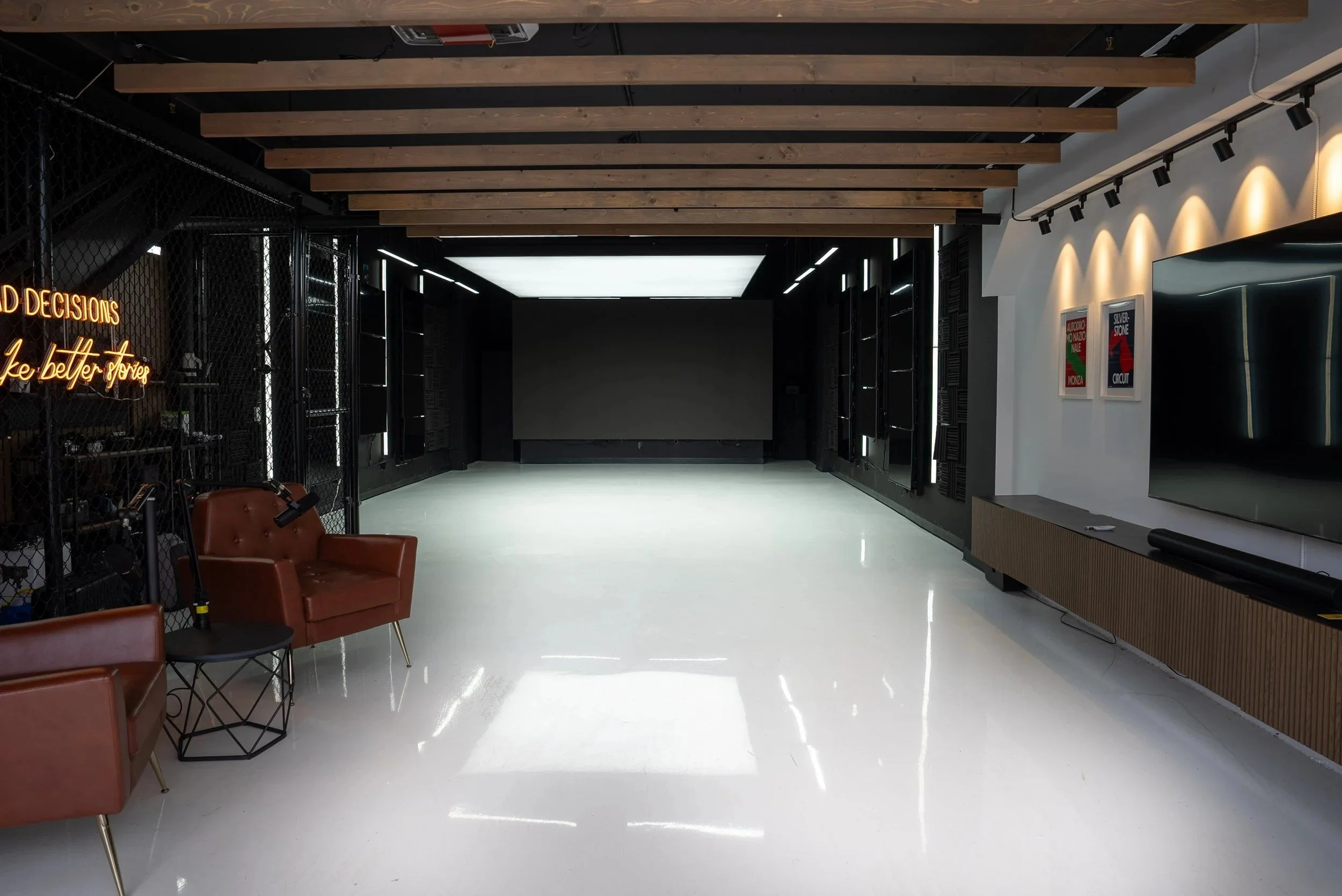 main-floor-wide-lounge.jpg
