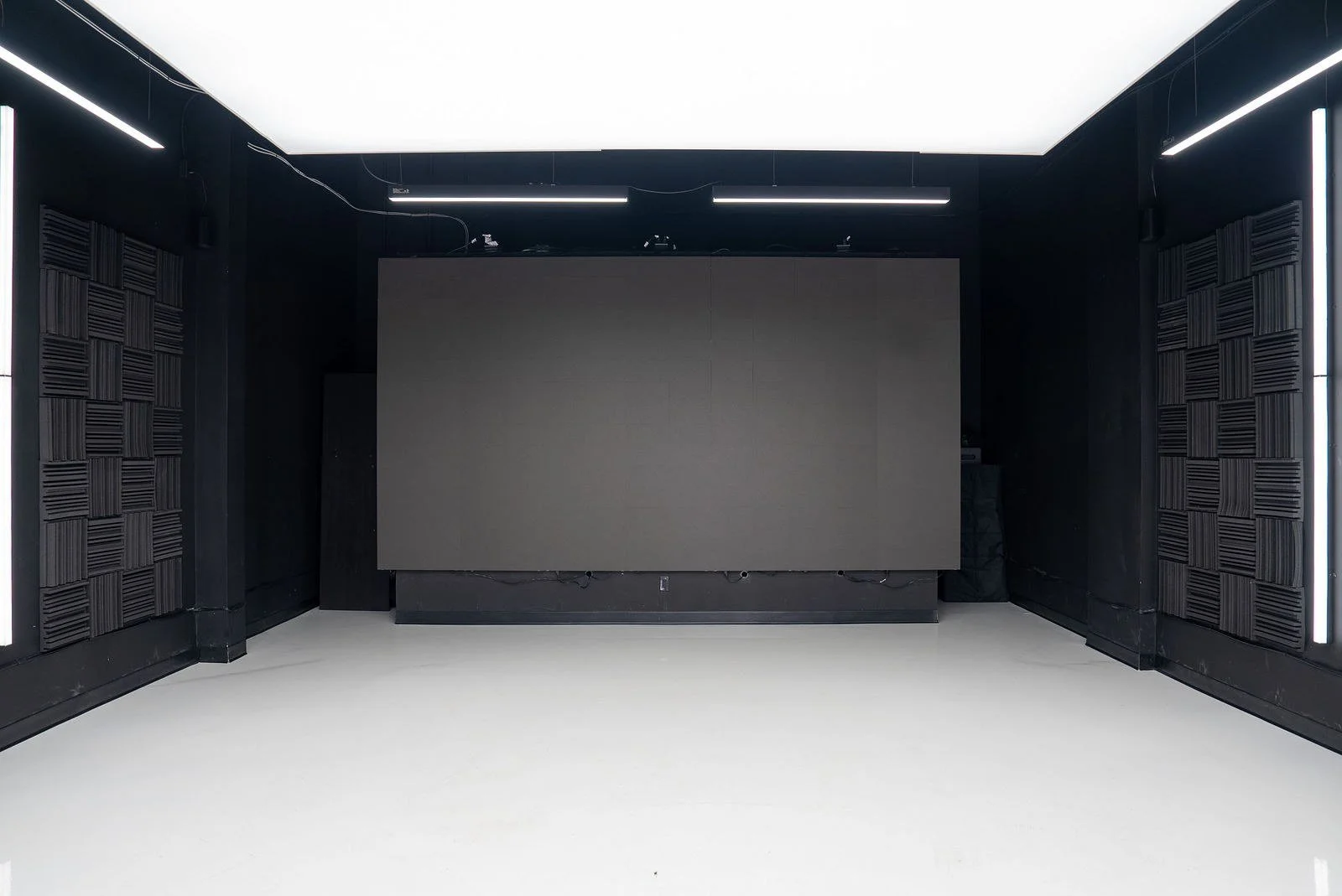main-floor-empty-angle-2.jpg