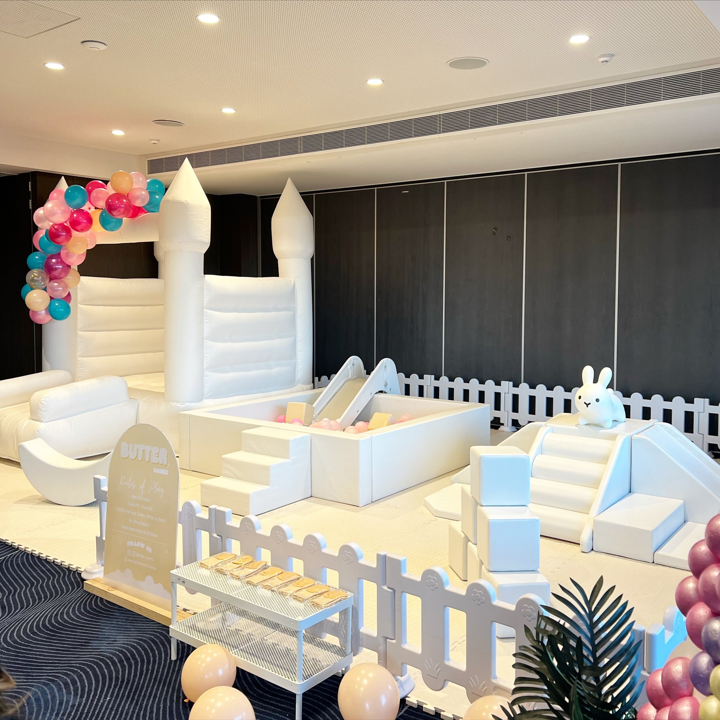 All White Deluxe Package with Castle 🤍🤍🤍