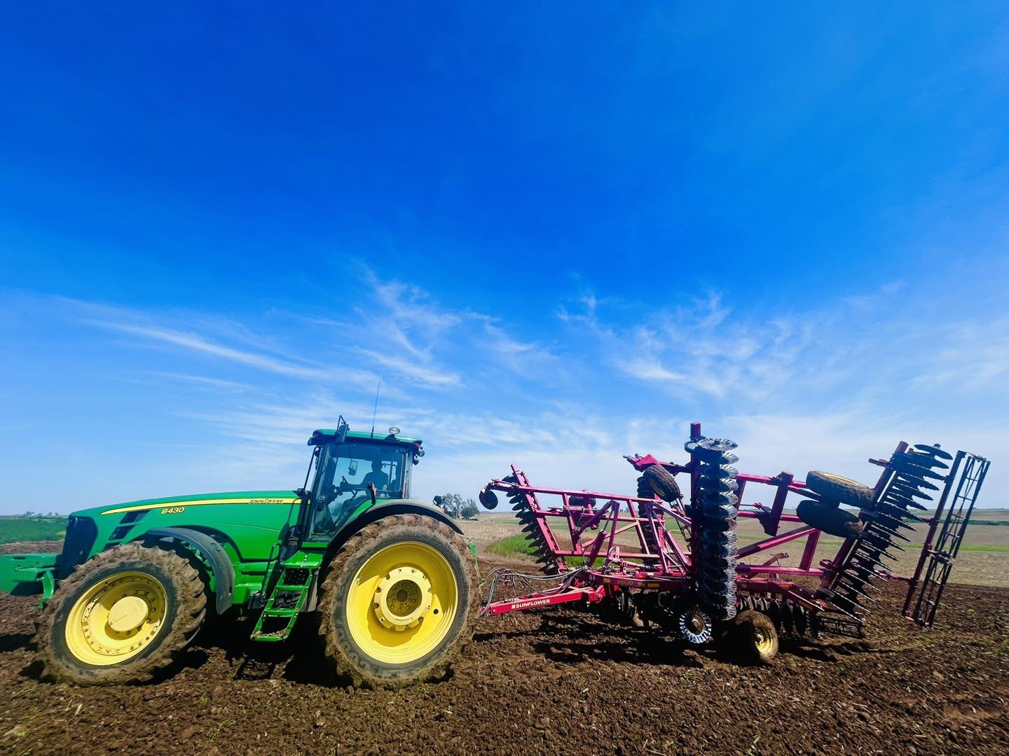 Pumpkin Seeds IN and weeds pulled OUT! Life on the farm for just a moment. The helpers and lovers of our farm creates a beauty we never imagined. Thank you!!!!!
🌱🌸🍑🍎🌽💗🚜💗
#harlaniowa #agritainmentdestination #agritainmentfarm