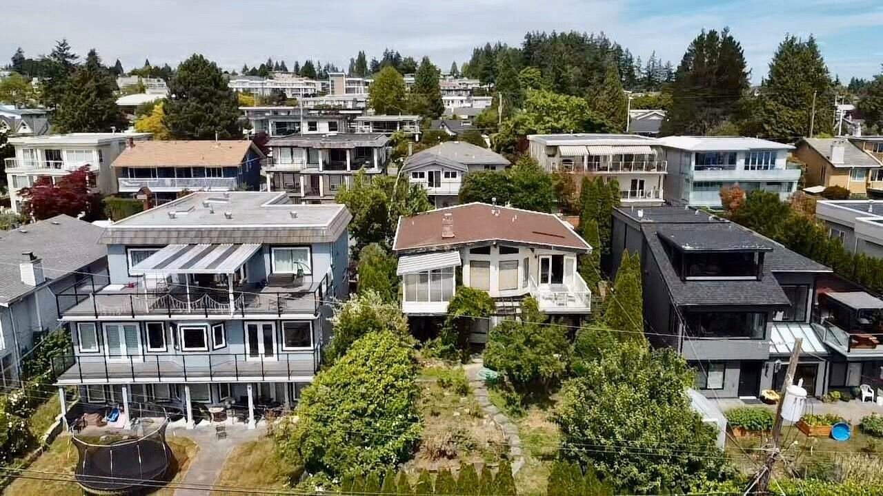 15327 COLUMBIA Avenue, White Rock: $1,950,000 For more information on this property - click on the link in our bio and look up this address!  #Oceanview #Vancouver #westvancouver #whiterock #luxuryhomesvancouver #oceanviewhomes #VancouverRealEstate #