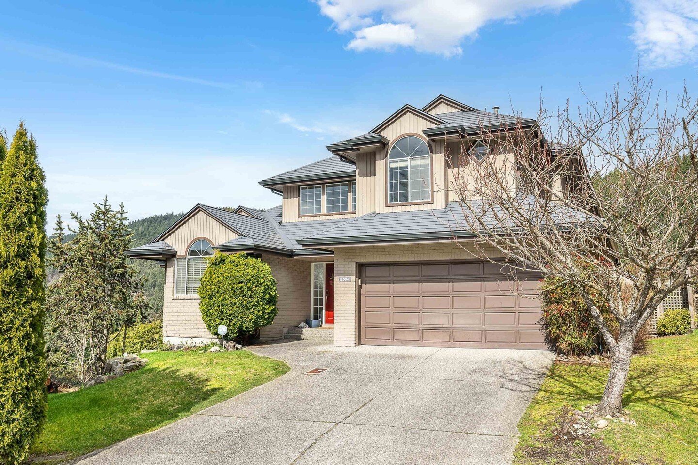 5394 WESTHAVEN Wynd, West Vancouver: $2,798,000 For more information on this property - click on the link in our bio and look up this address!  #Oceanview #Vancouver #westvancouver #whiterock #luxuryhomesvancouver #oceanviewhomes #VancouverRealEstate