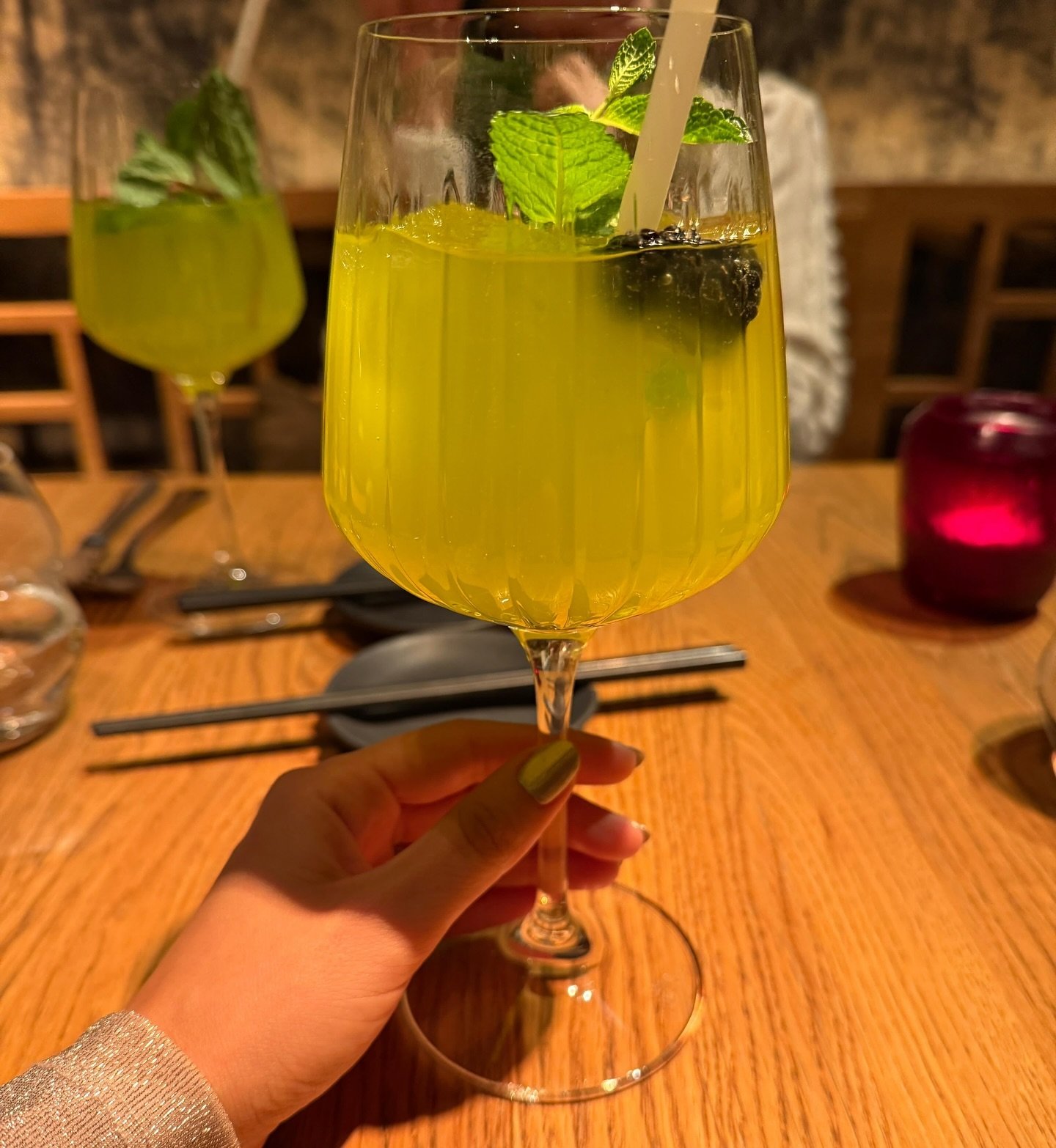 We heard a drink tastes better when it&rsquo;s held with a fresh set of nails. 😏

#AtiNailBar #cndshellac #nailinspiration