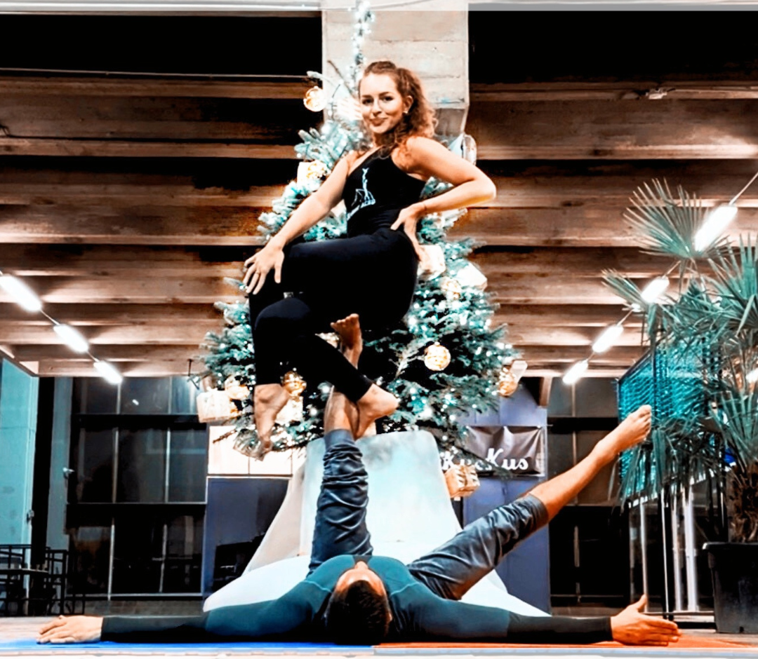 Acroyoga a úvod do párovej a skupinovej akrobacie od 15 rokov