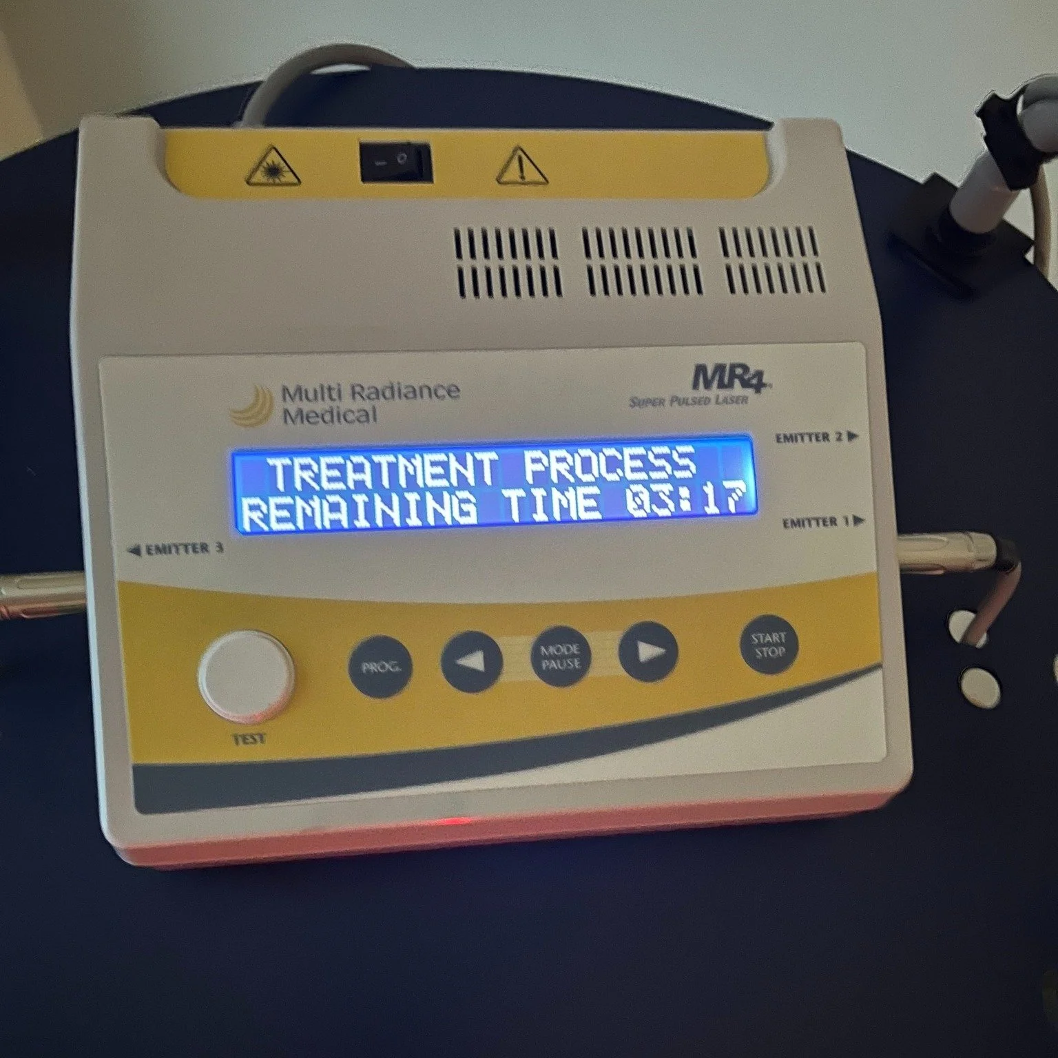 Healing with light.
Low-level laser therapy reduces pain and speeds recovery - without drugs or surgery.