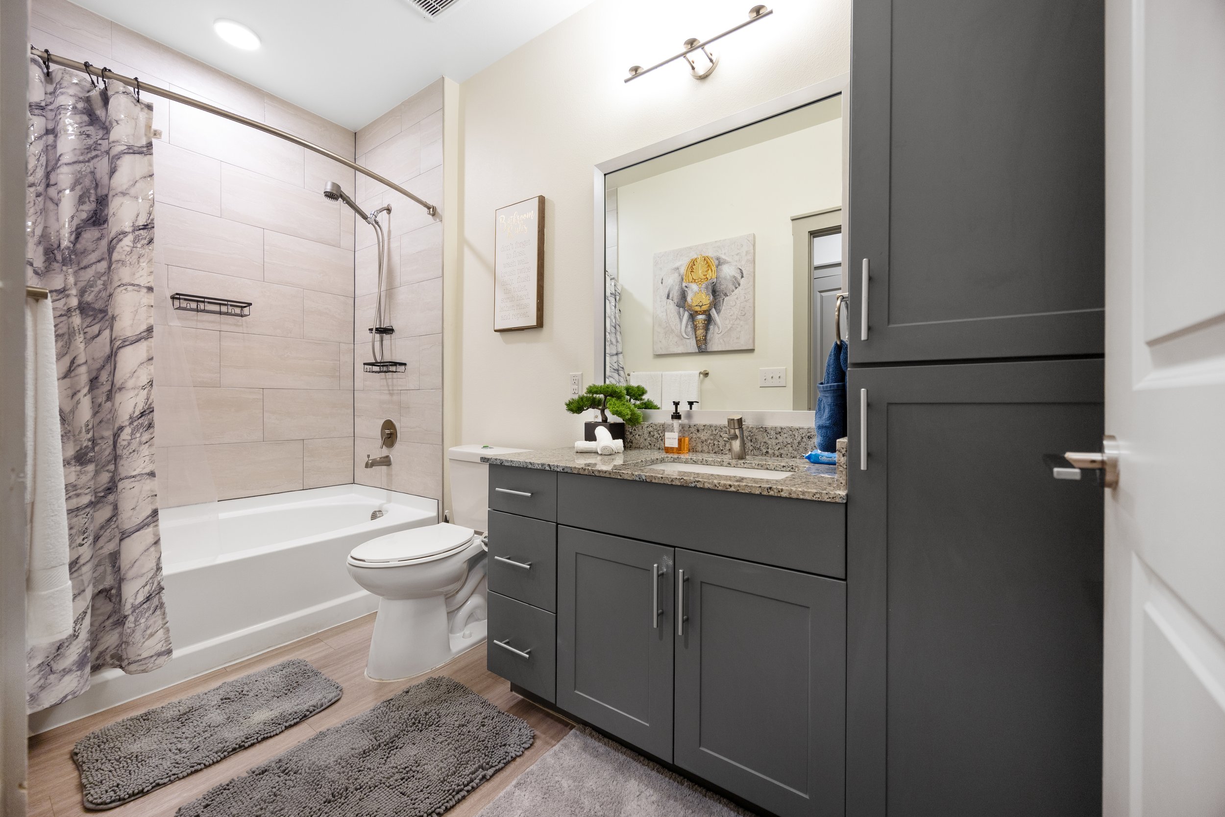 Full bathroom layout in Airbnb or Vrbo rental featuring tub, vanity, and clean modern finishes